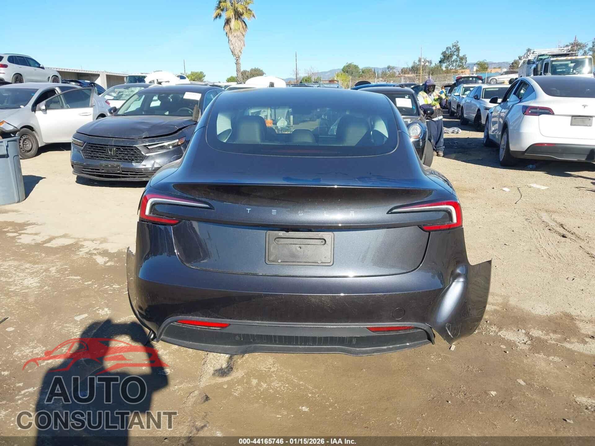TESLA MODEL 3 2024 - 5YJ3E1EA3RF724947
