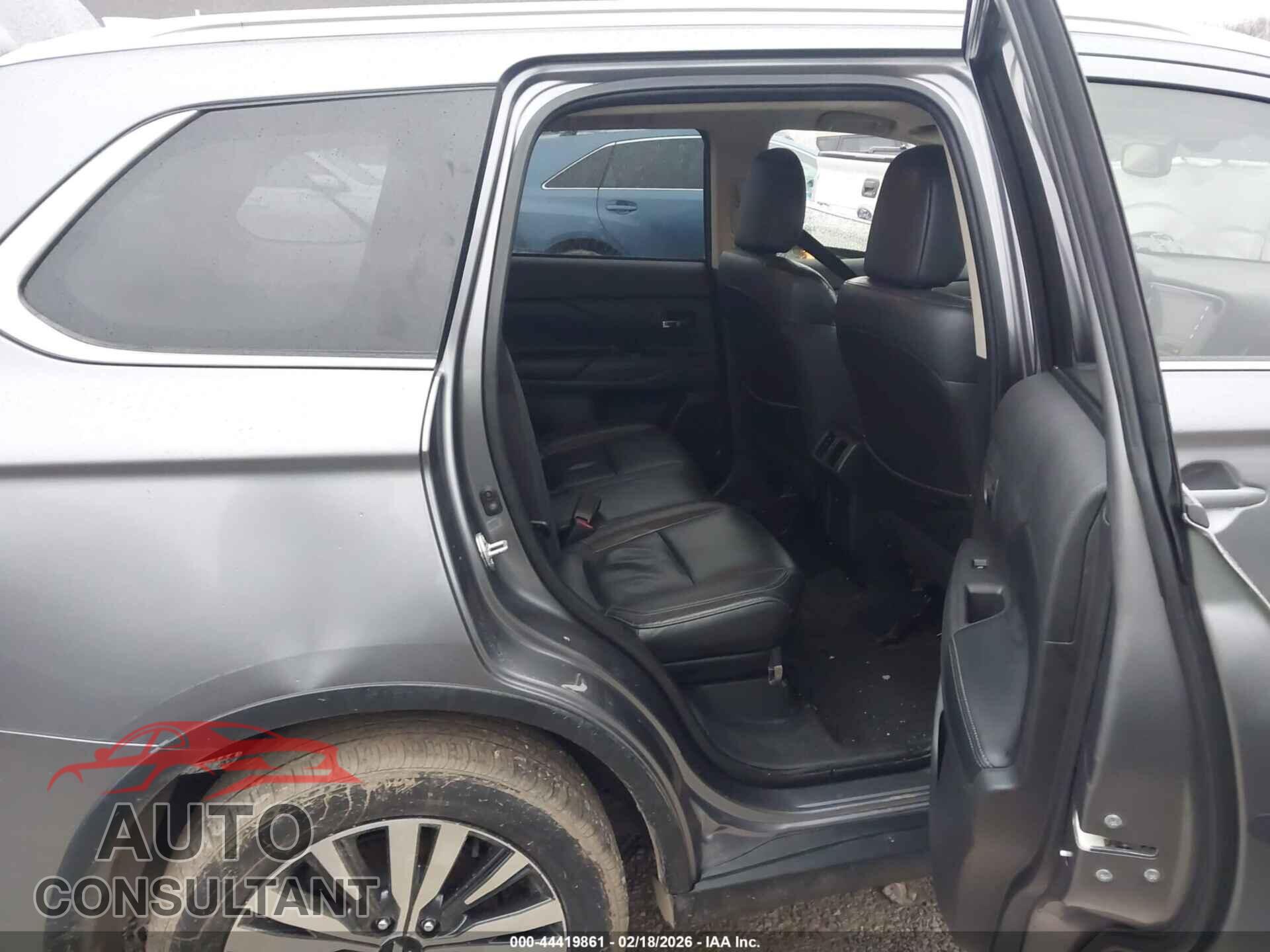MITSUBISHI OUTLANDER 2019 - JA4AD3A37KJ001432