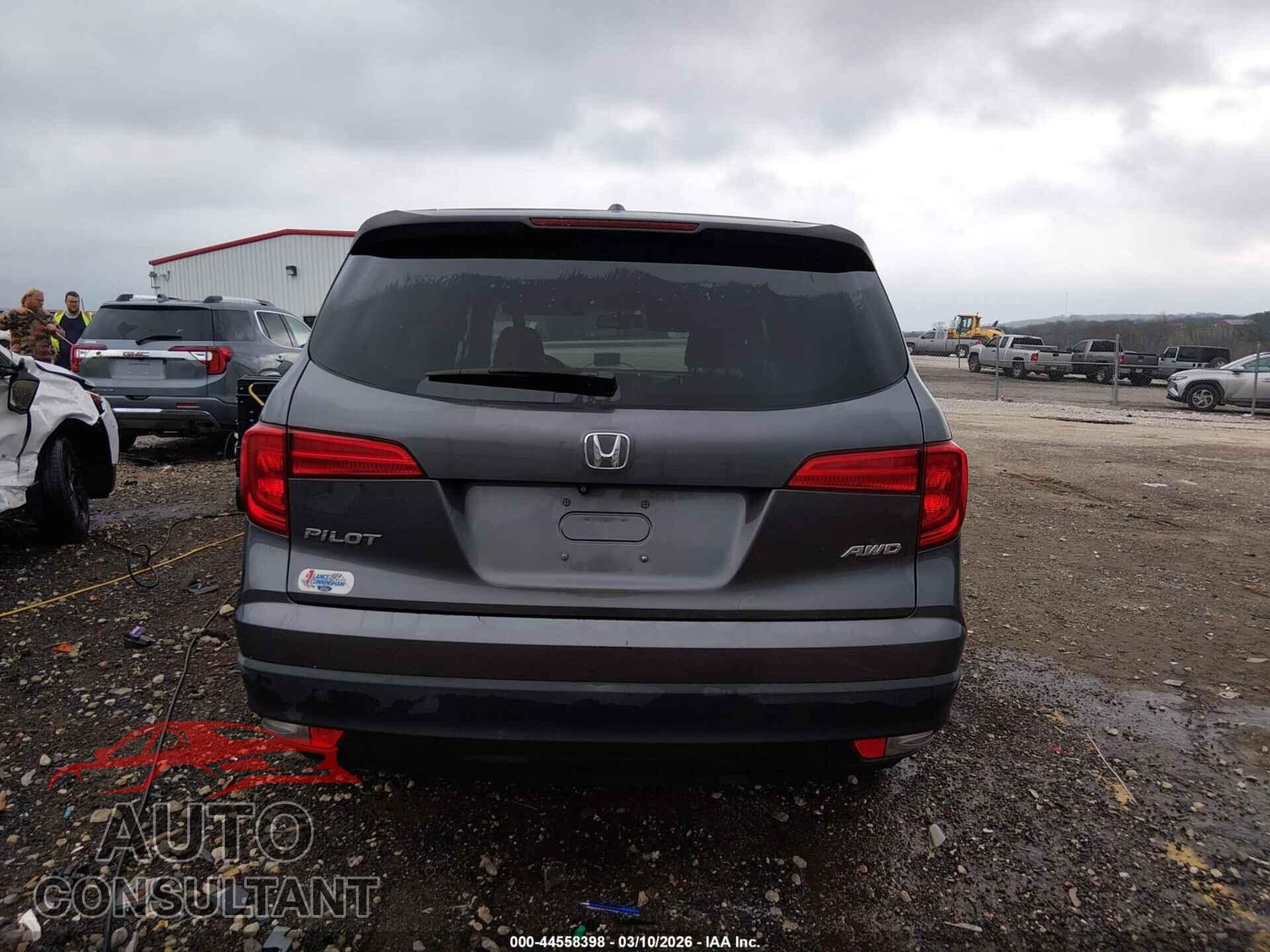HONDA PILOT 2017 - 5FNYF6H58HB051876