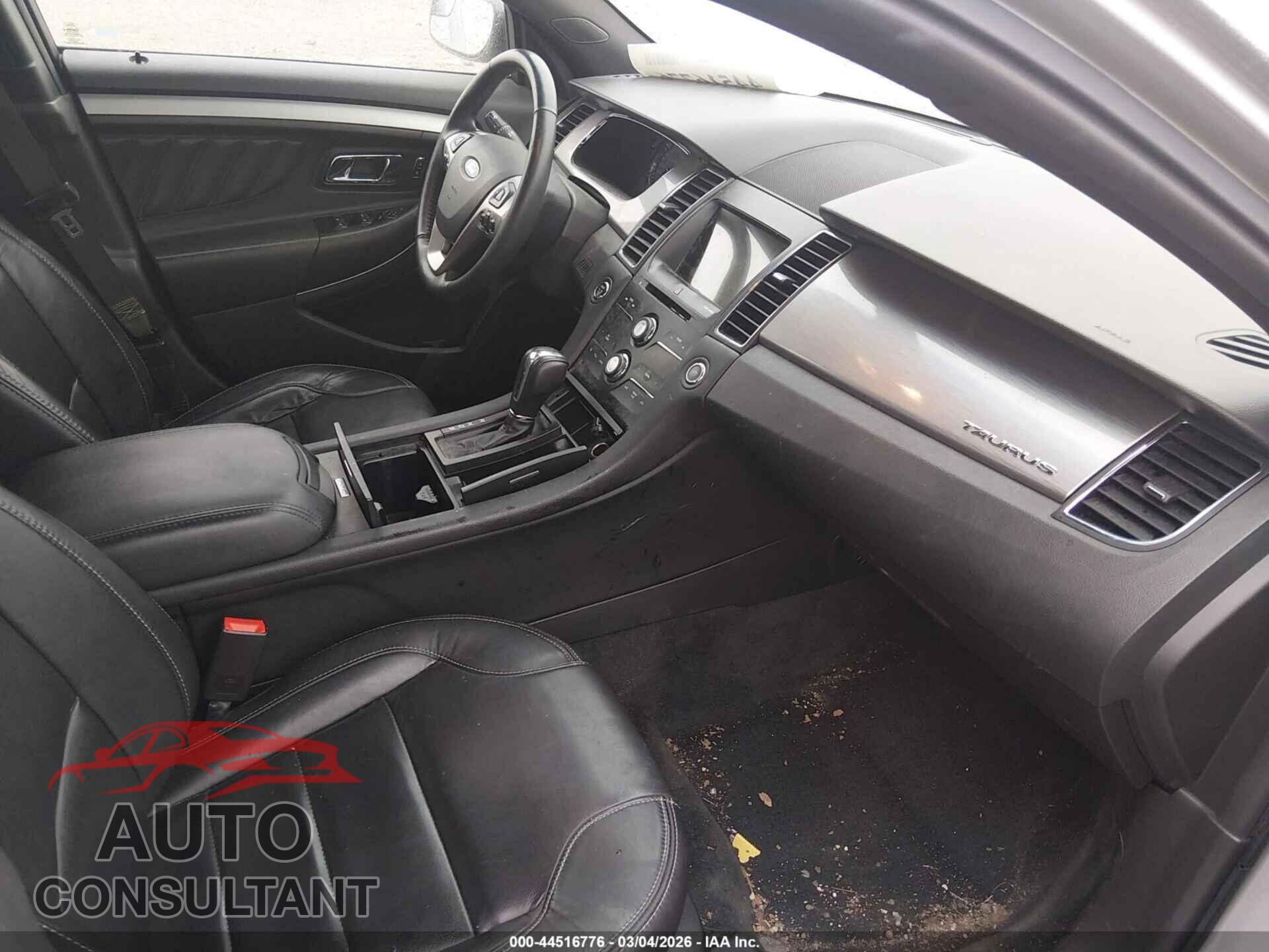 FORD TAURUS 2017 - 1FAHP2E82HG122456