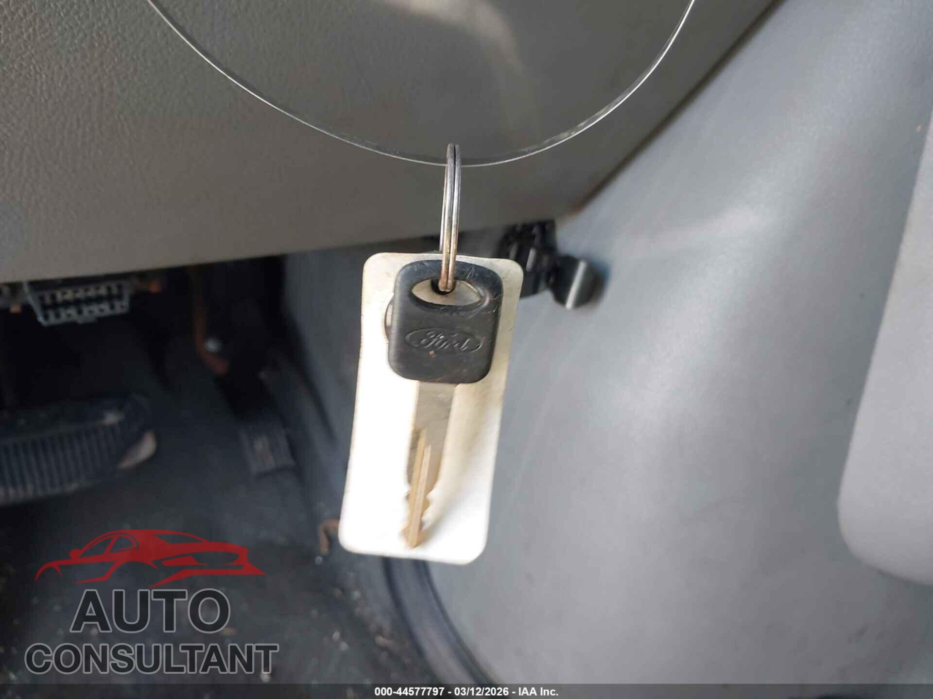 FORD E-350 SUPER DUTY 2010 - 1FBNE3BL2ADA05330