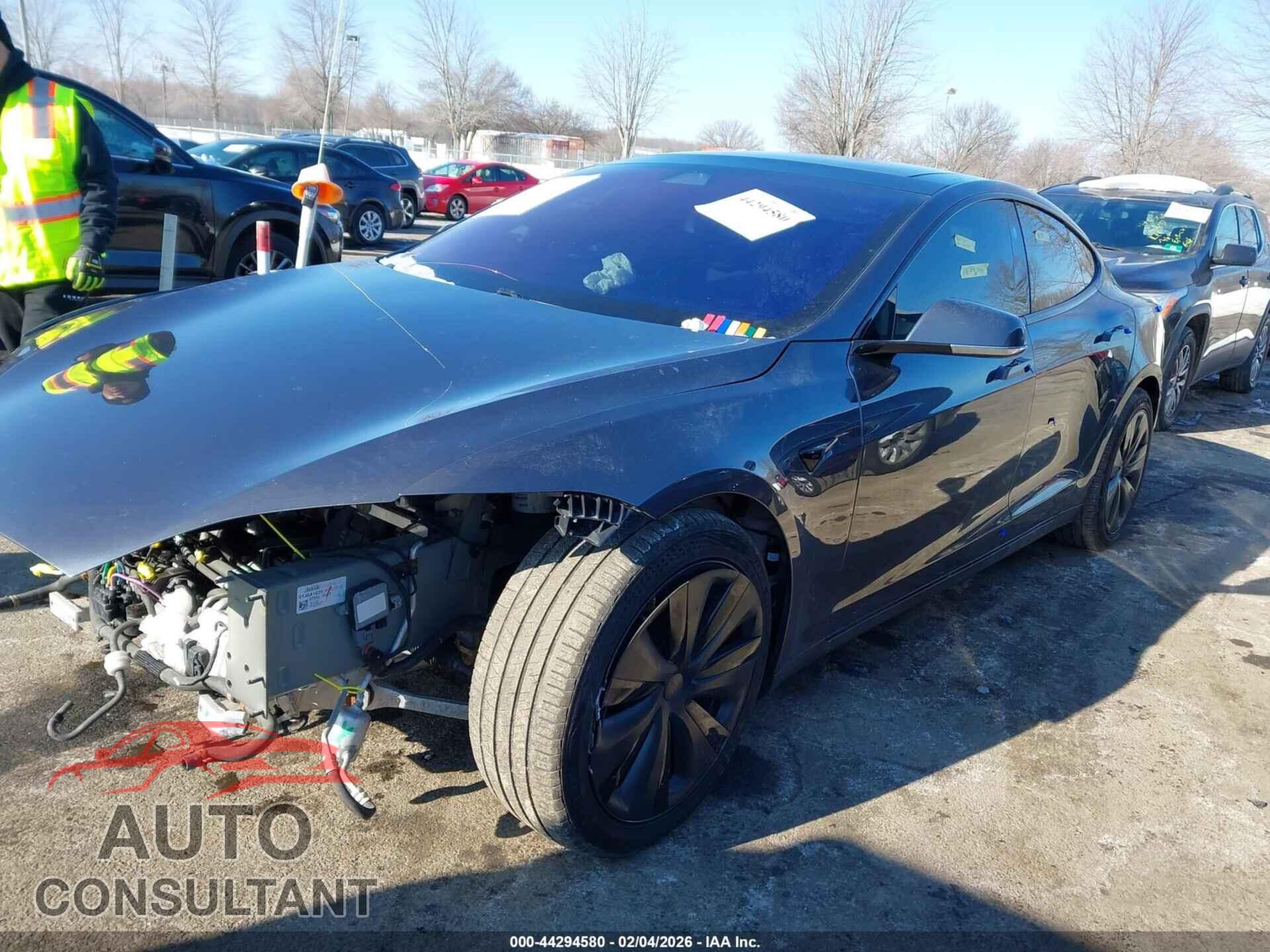 TESLA MODEL S 2018 - 5YJSA1E25JF258717