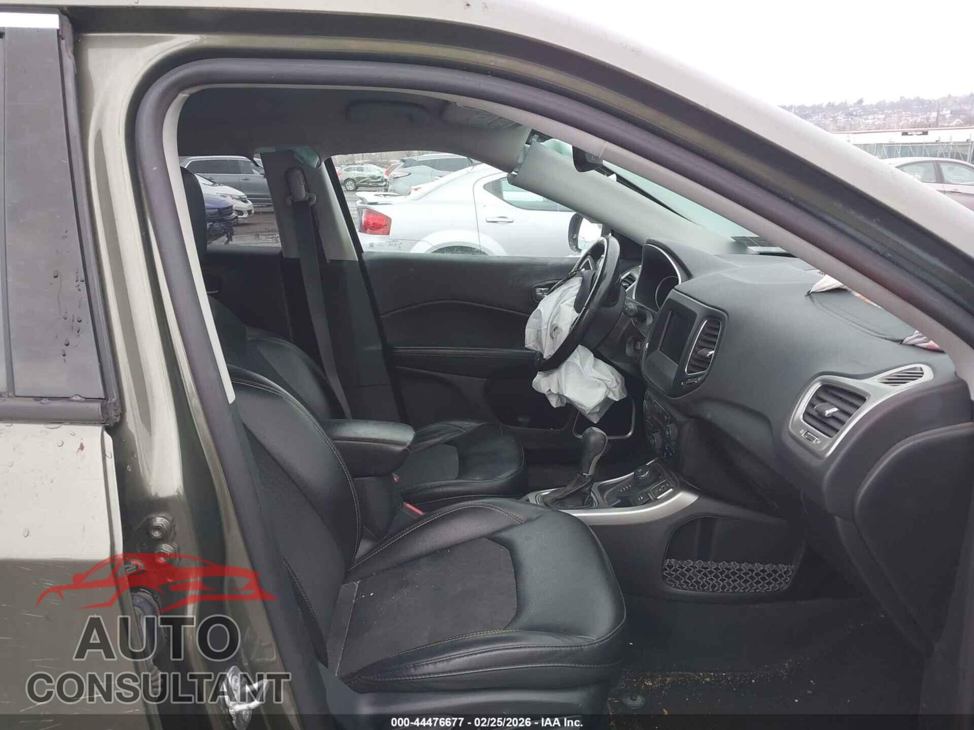 JEEP COMPASS 2018 - 3C4NJDBB8JT457412