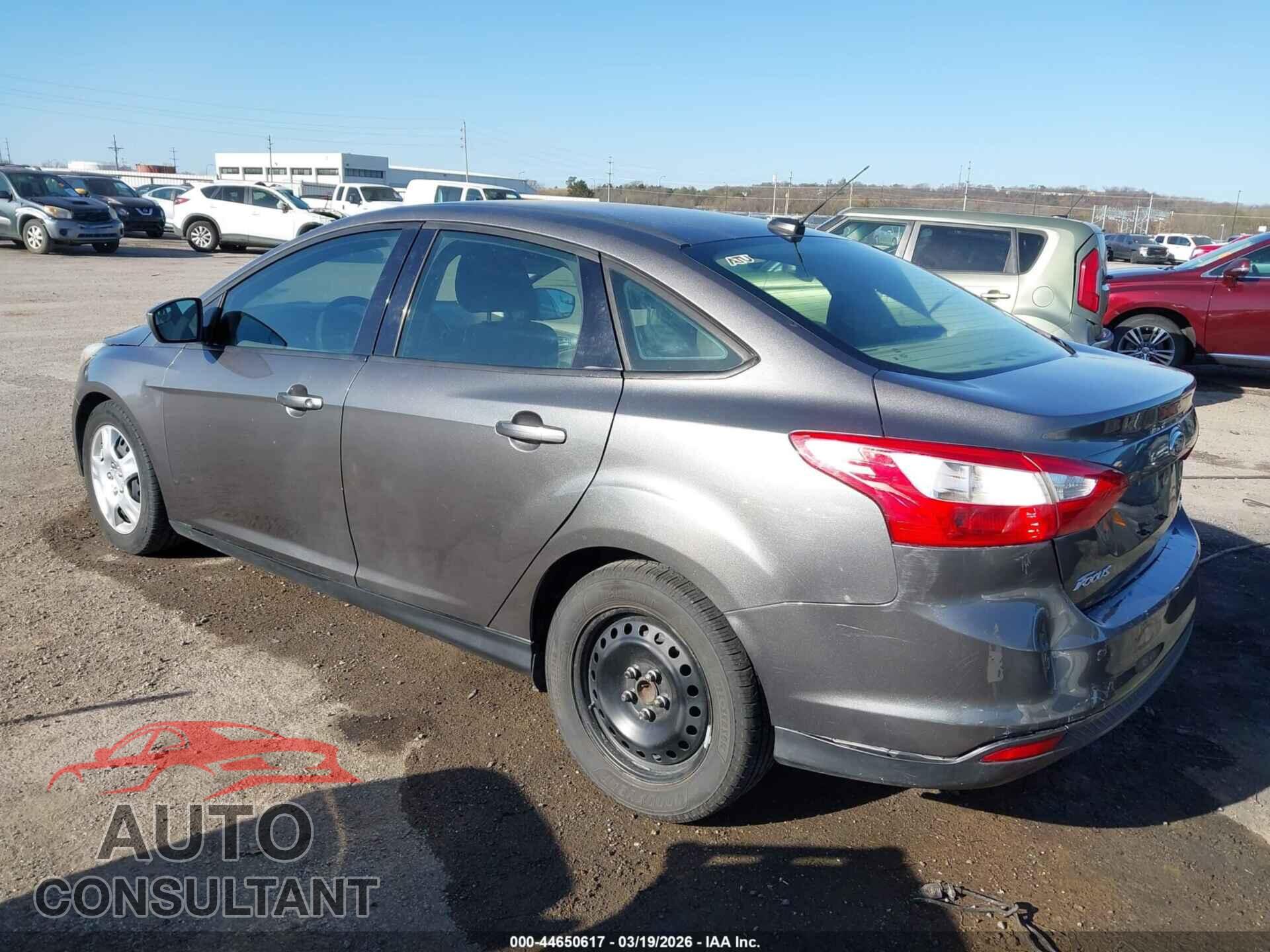 FORD FOCUS 2012 - 1FAHP3F28CL475901