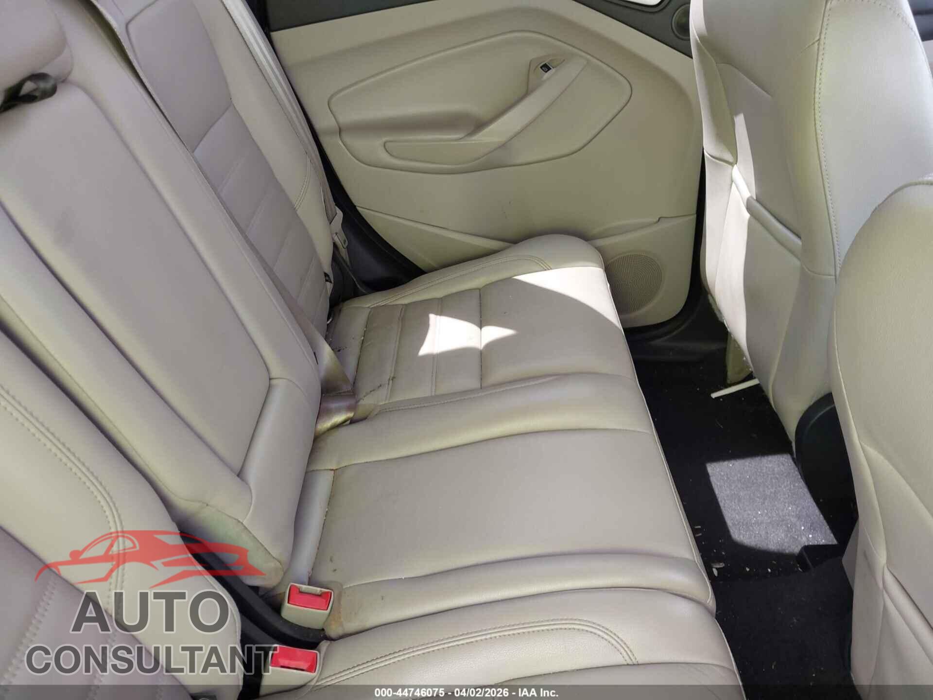 FORD ESCAPE 2017 - 1FMCU0J91HUD81386