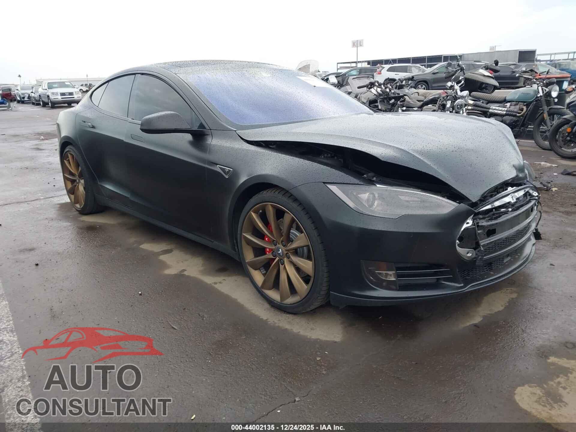 TESLA MODEL S 2015 - 5YJSA1E25FF118321