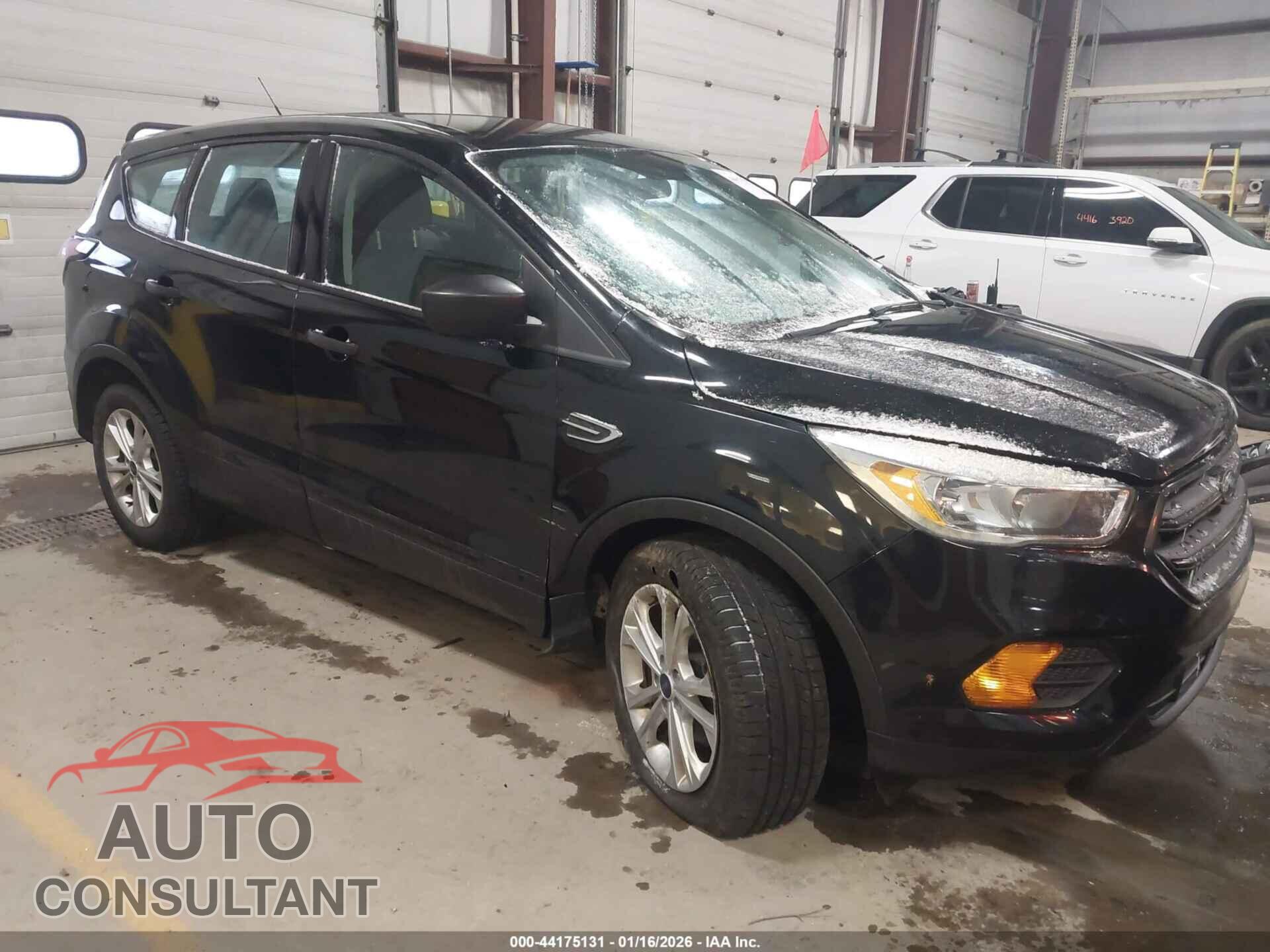 FORD ESCAPE 2017 - 1FMCU0F74HUD60197