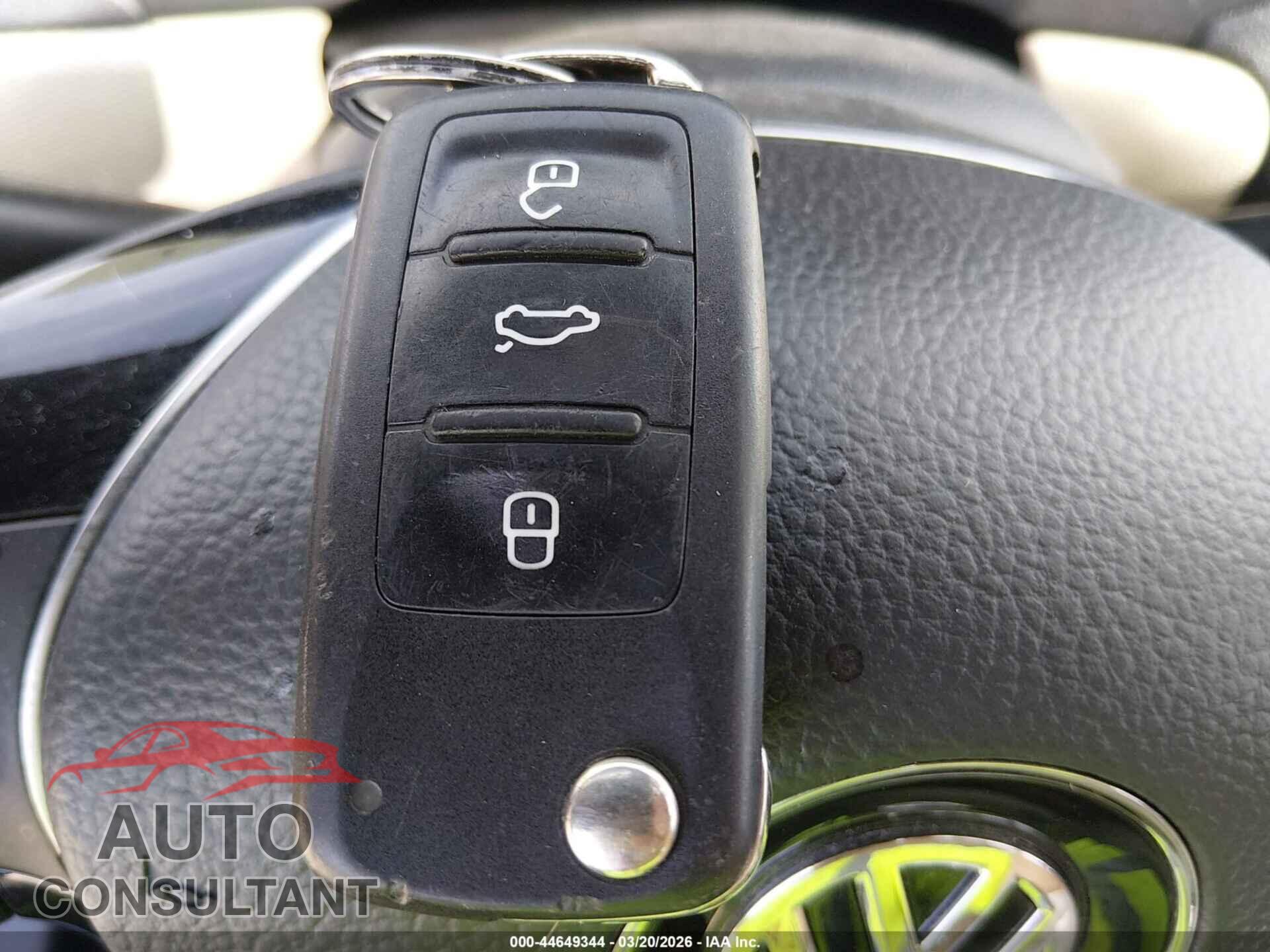 VOLKSWAGEN JETTA 2018 - 3VWDB7AJ1JM211375