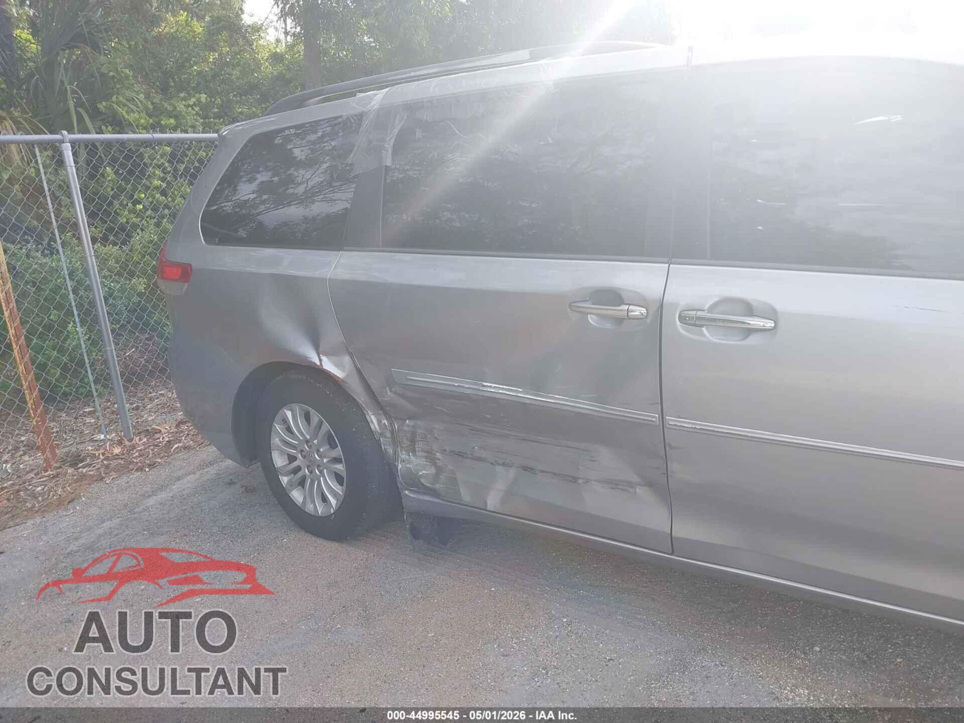 TOYOTA SIENNA 2013 - 5TDYK3DC8DS343516