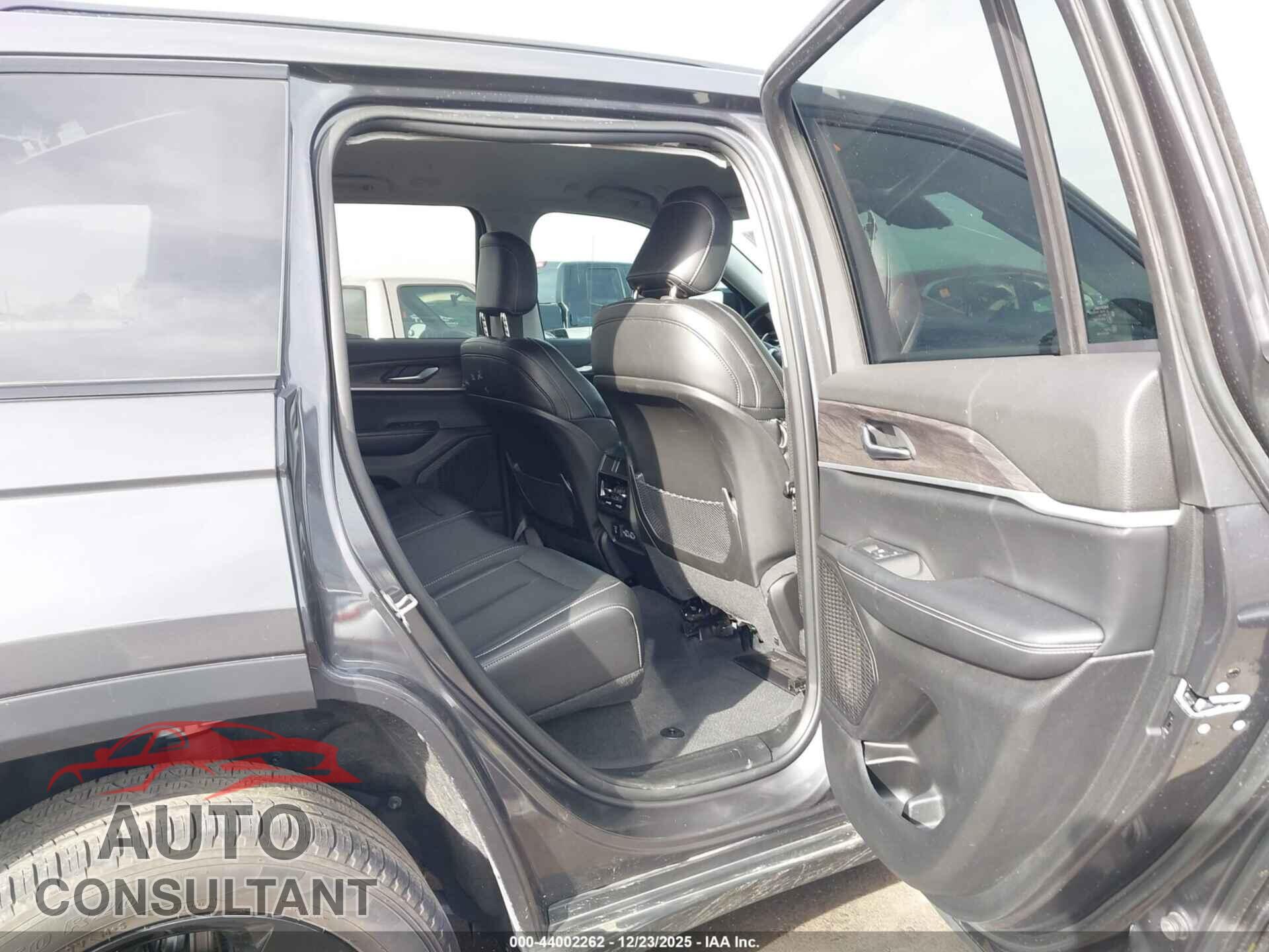 JEEP GRAND CHEROKEE 2023 - 1C4RJGBG7PC663601