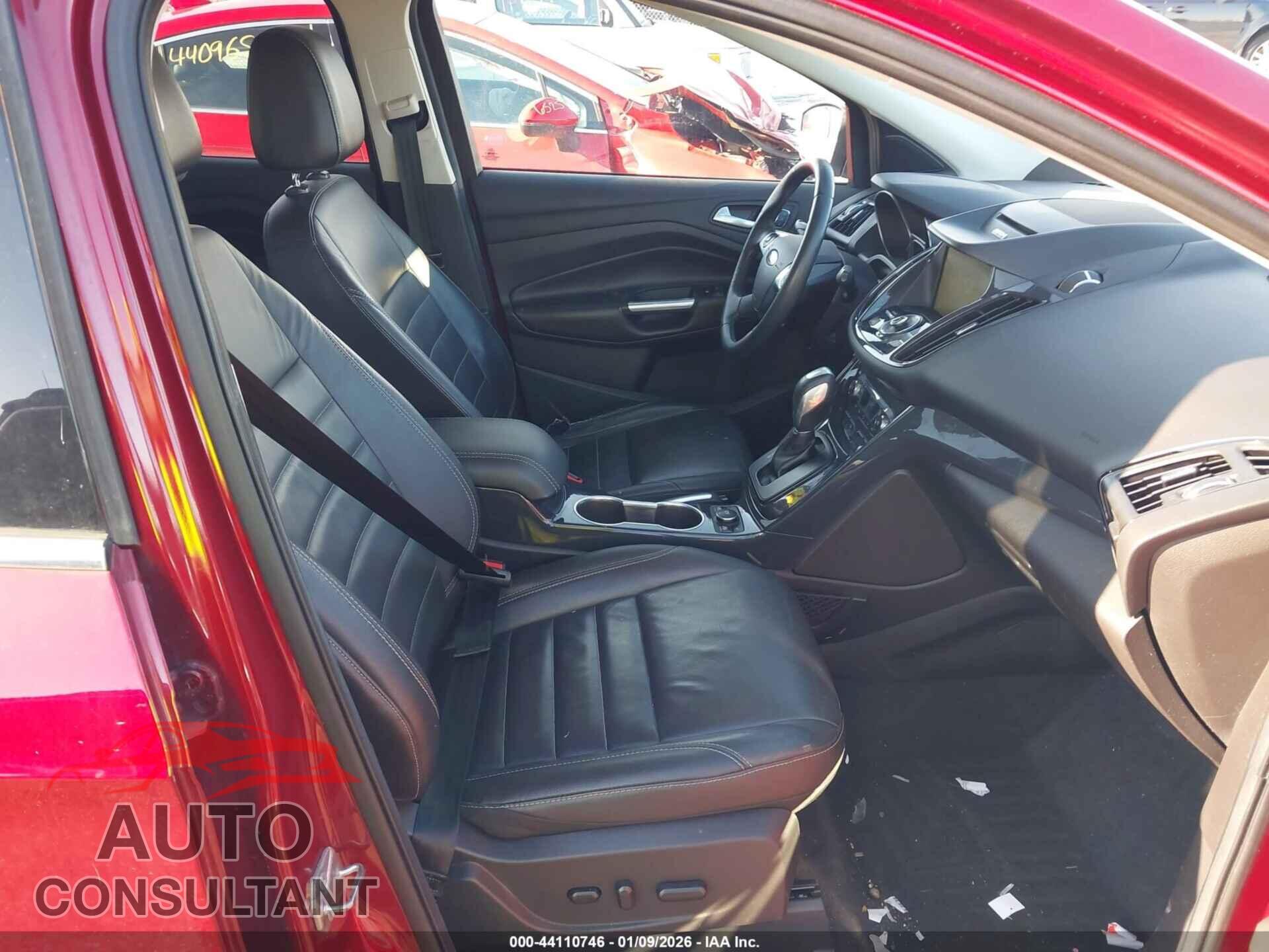 FORD ESCAPE 2015 - 1FMCU9J97FUA43301