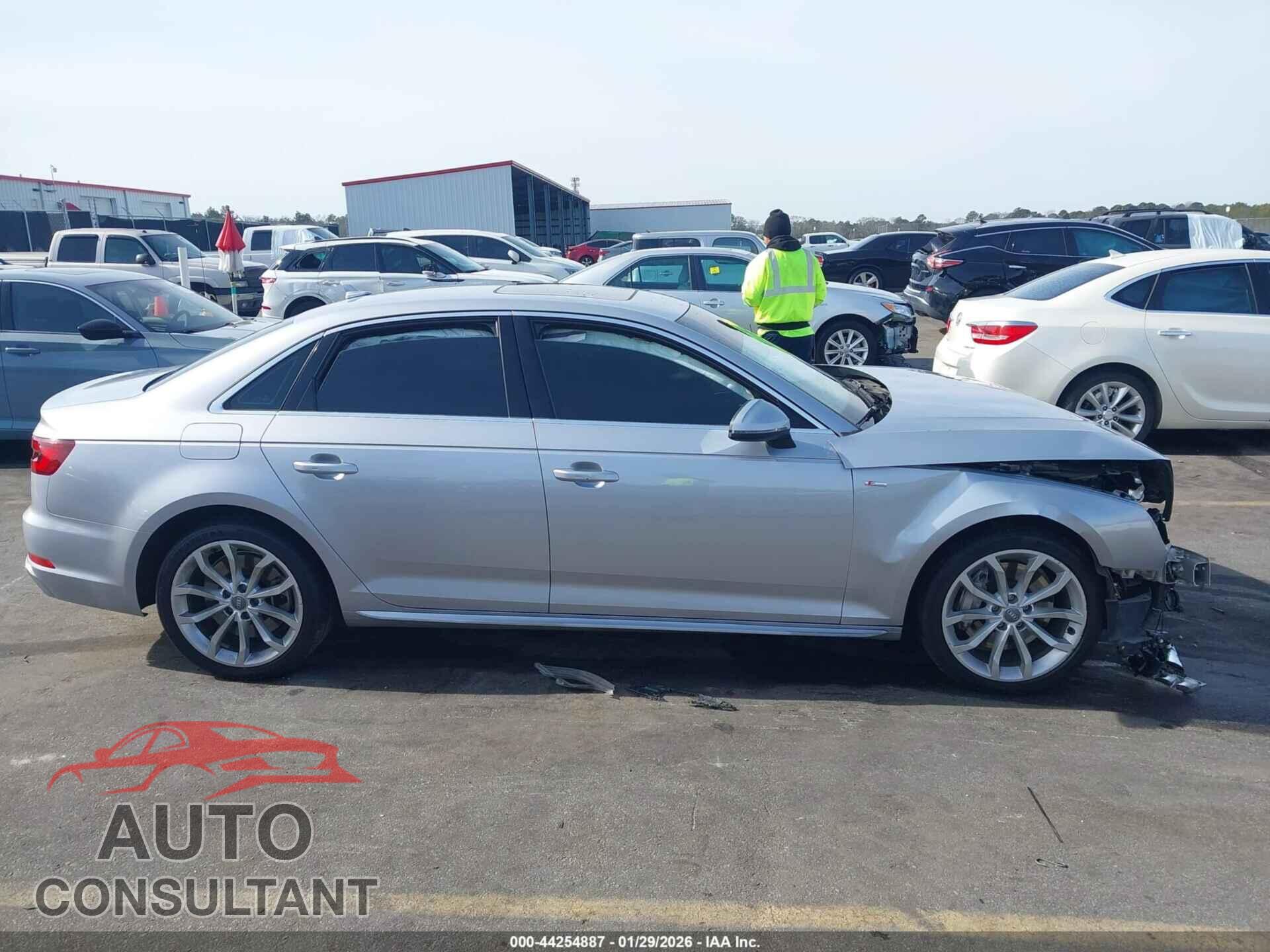 AUDI A4 2019 - WAUDNAF42KA006833
