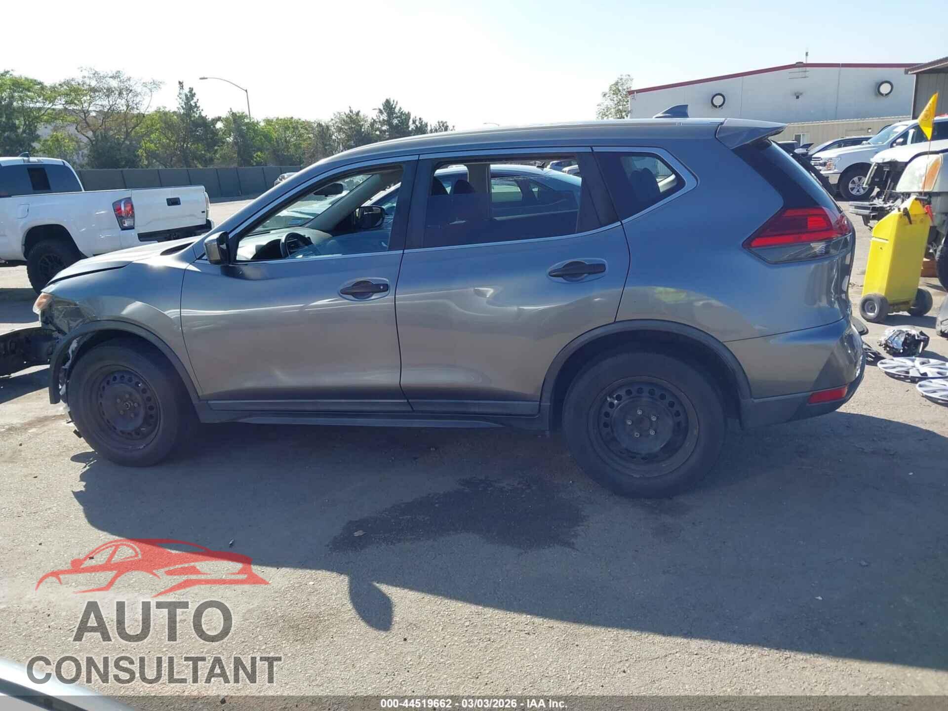 NISSAN ROGUE 2017 - KNMAT2MT7HP553839