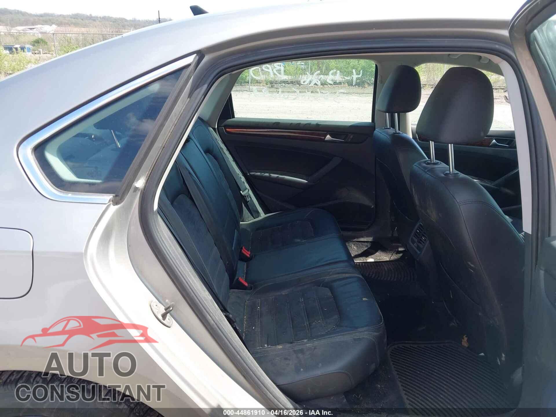 VOLKSWAGEN PASSAT 2013 - 1VWCN7A31DC106877