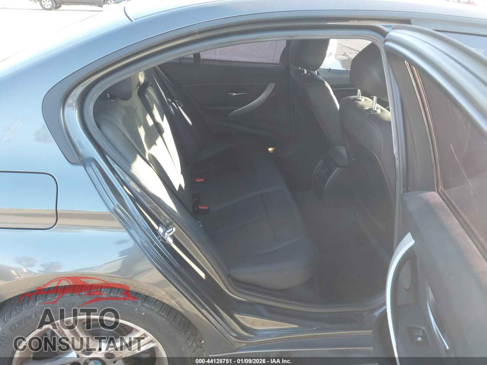 BMW 320 2015 - WBA3B1C56FK137250