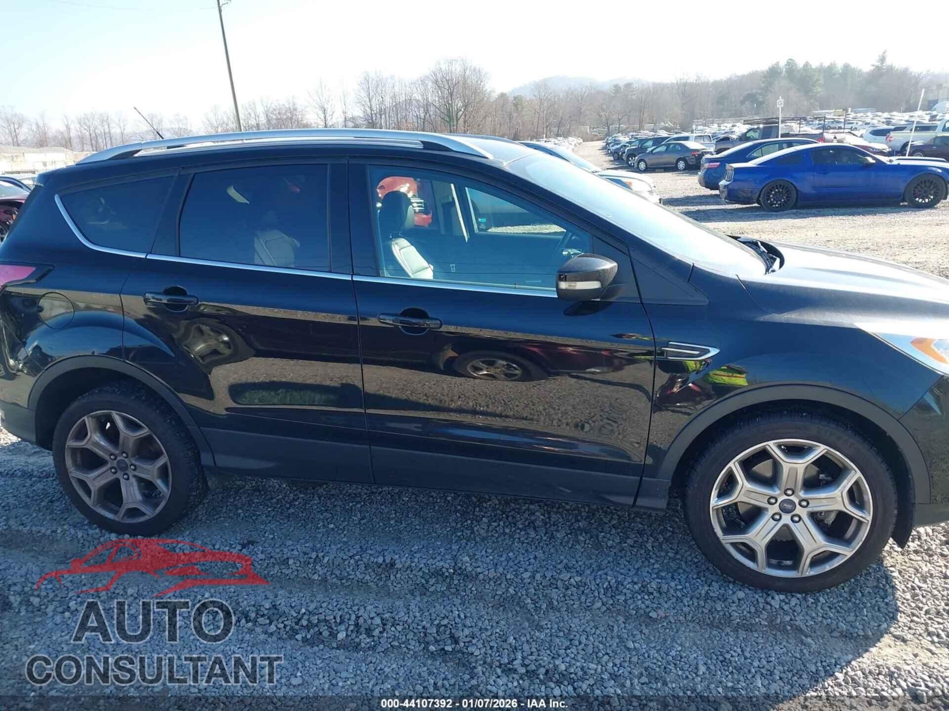 FORD ESCAPE 2017 - 1FMCU9J93HUC74036