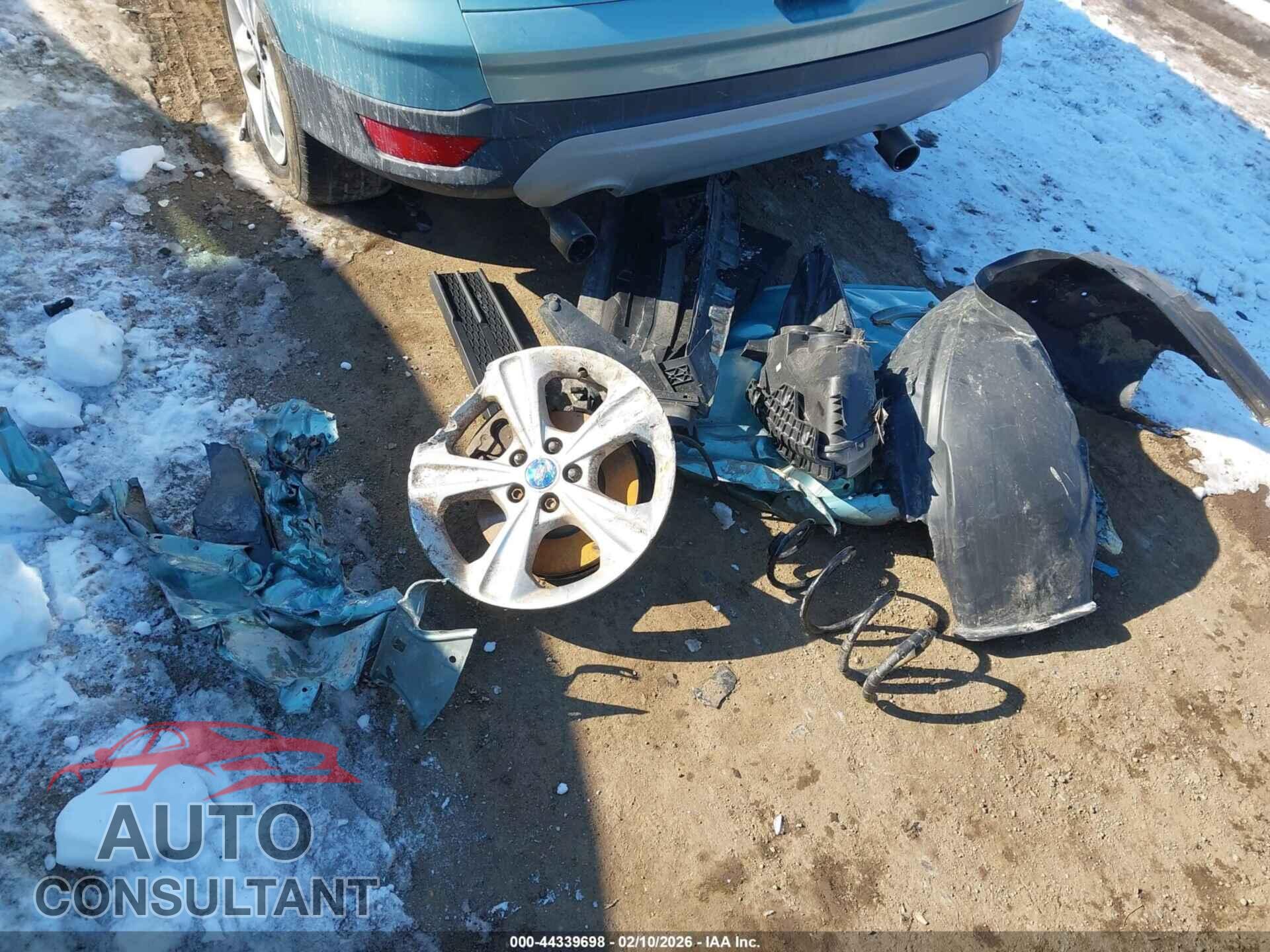 FORD ESCAPE 2013 - 1FMCU0GX5DUB81062