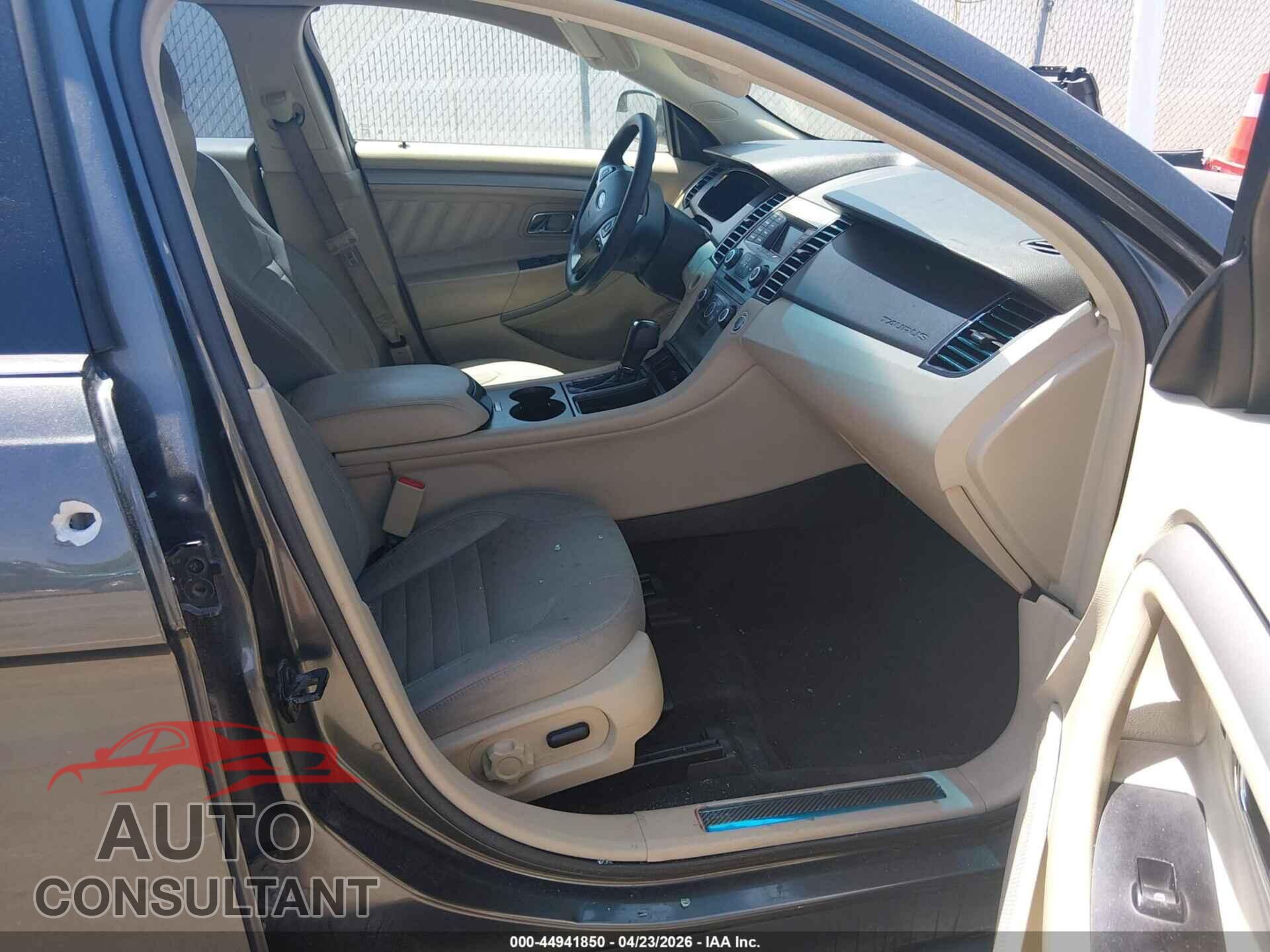 FORD TAURUS 2018 - 1FAHP2D89JG109212