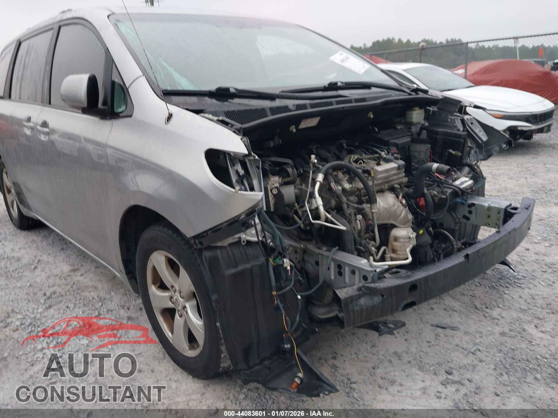 TOYOTA SIENNA 2011 - 5TDKK3DC8BS039072
