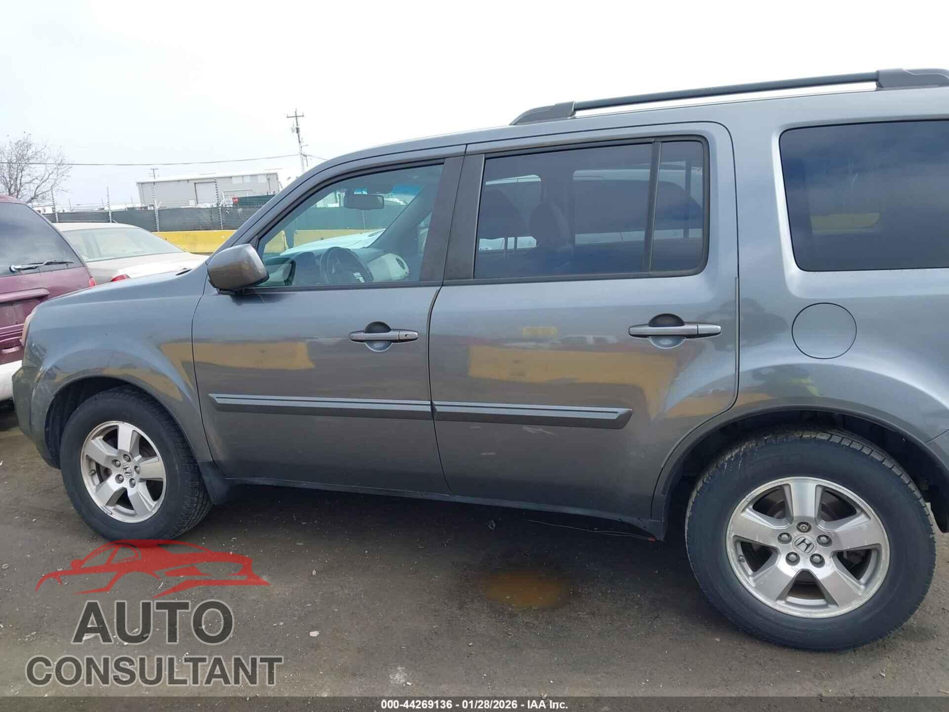 HONDA PILOT 2011 - 5FNYF4H64BB031614