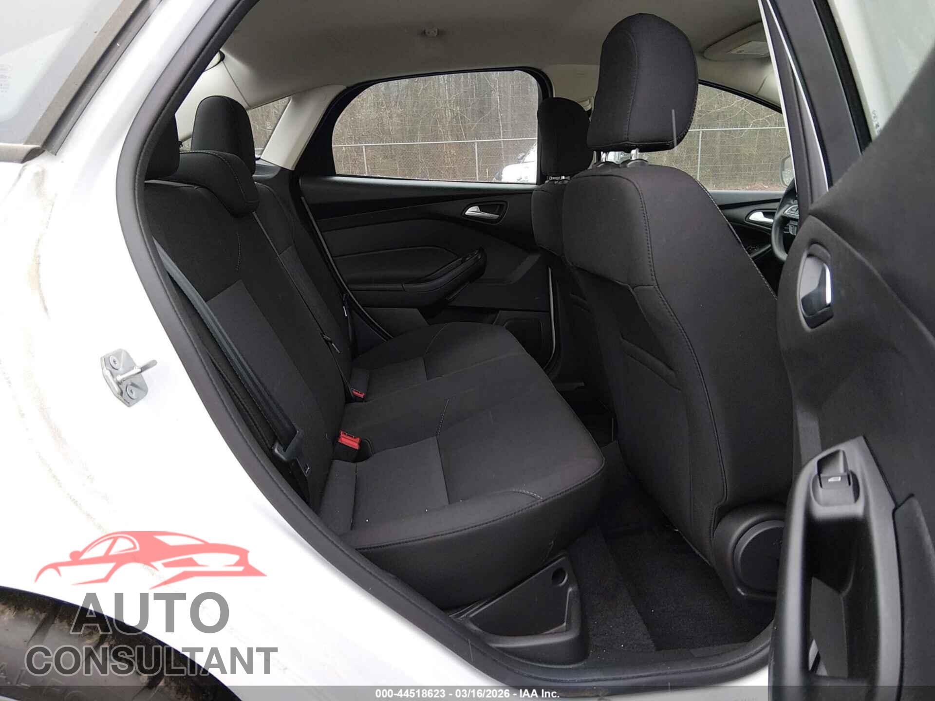 FORD FOCUS 2017 - 1FADP3F22HL320010