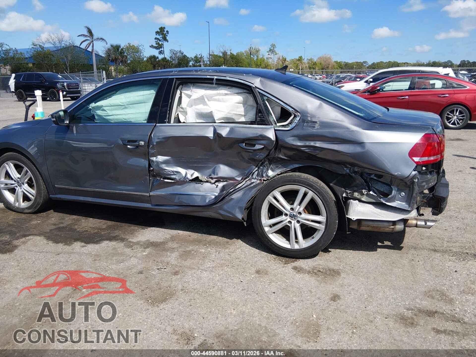 VOLKSWAGEN PASSAT 2015 - 1VWBT7A34FC041463