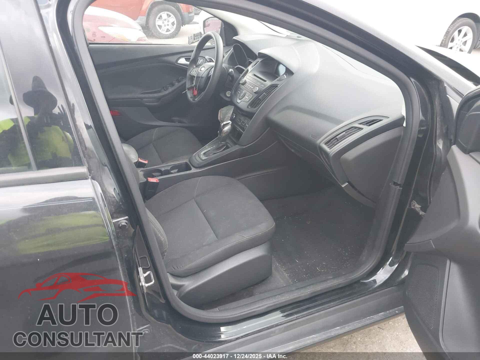 FORD FOCUS 2015 - 1FADP3F23FL230703