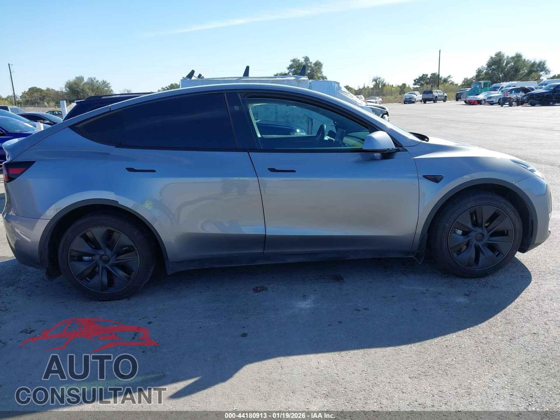 TESLA MODEL Y 2024 - 7SAYGAEE2RF197246