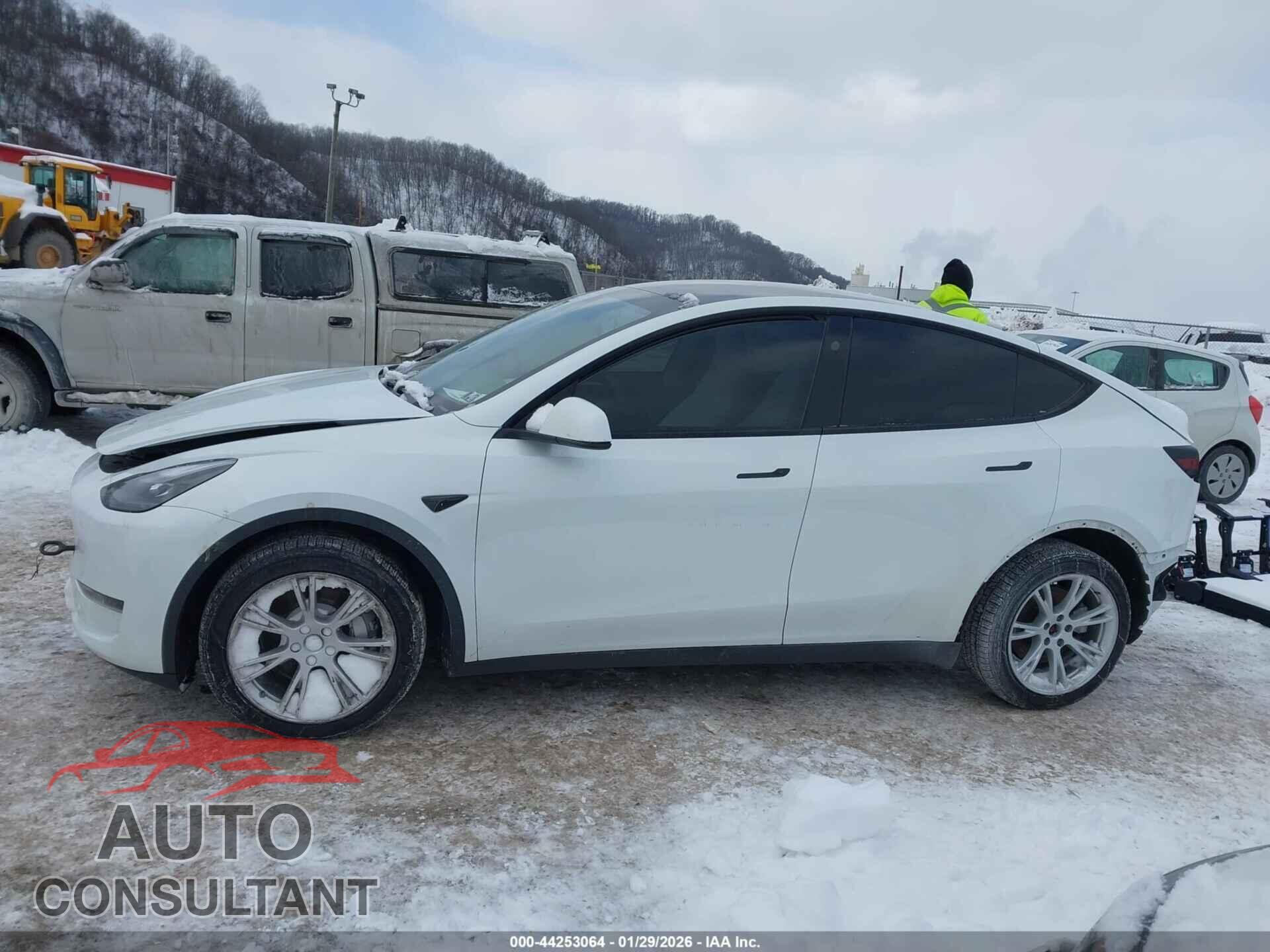 TESLA MODEL Y 2023 - 7SAYGDEE7PF803249