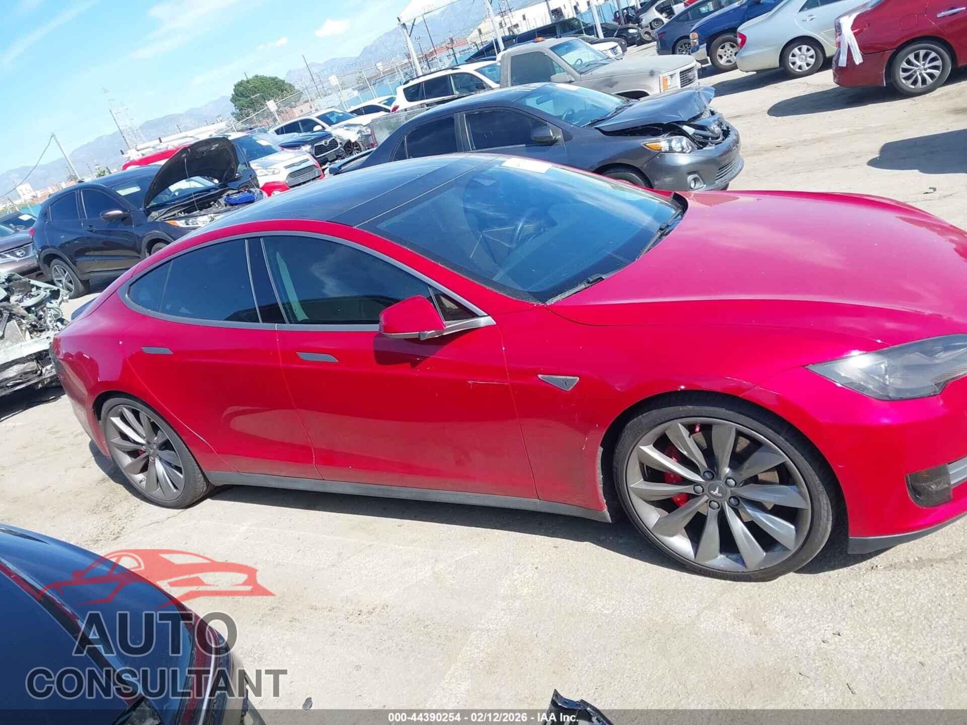 TESLA MODEL S 2015 - 5YJSA1E40FF108409