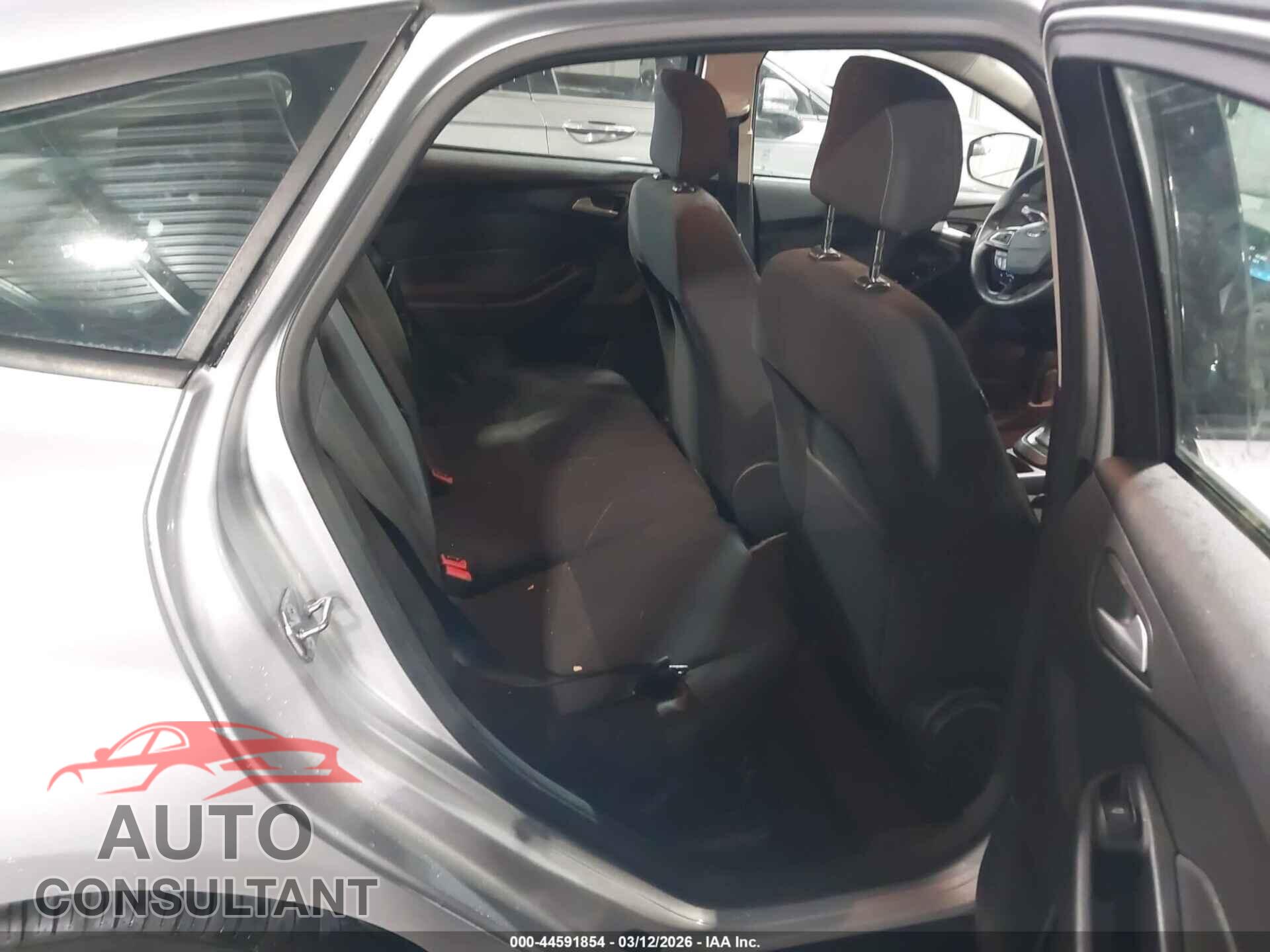 FORD FOCUS 2018 - 1FADP3K2XJL218191