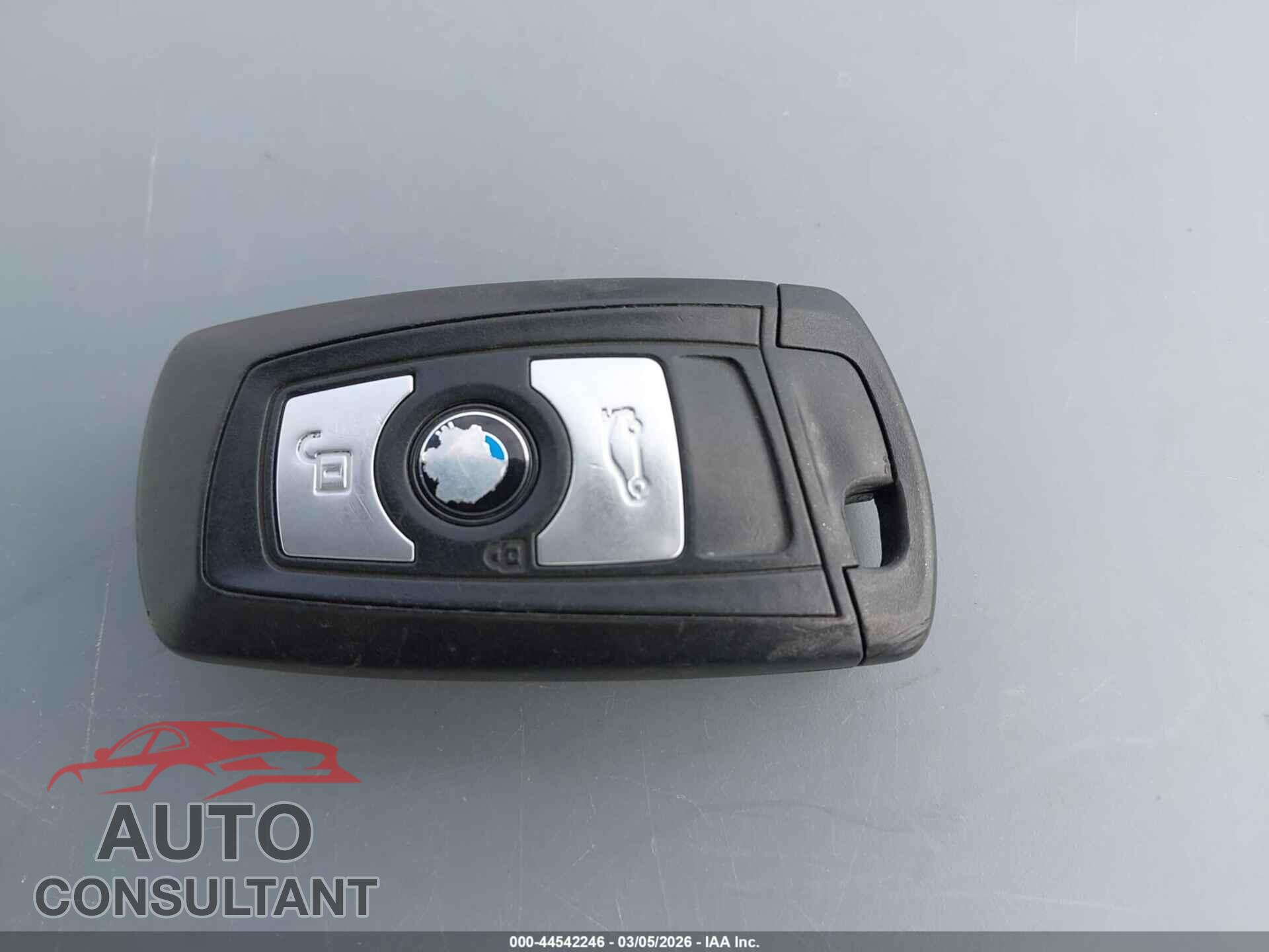 BMW 328I 2013 - WBA3C1G56DNR47061