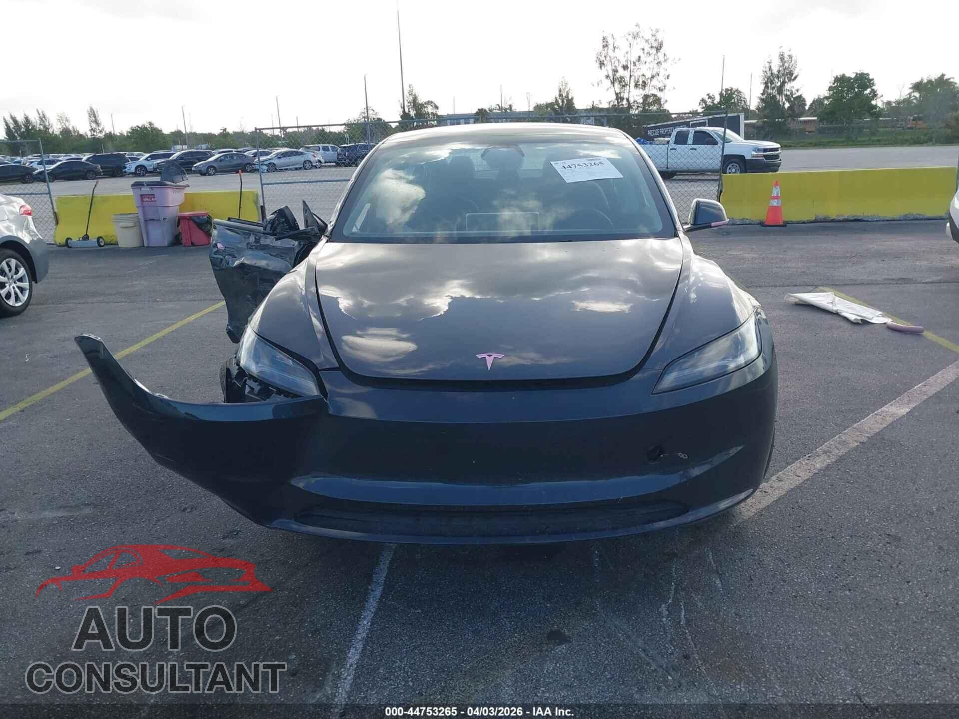 TESLA MODEL 3 2025 - 5YJ3E1EA7SF067625
