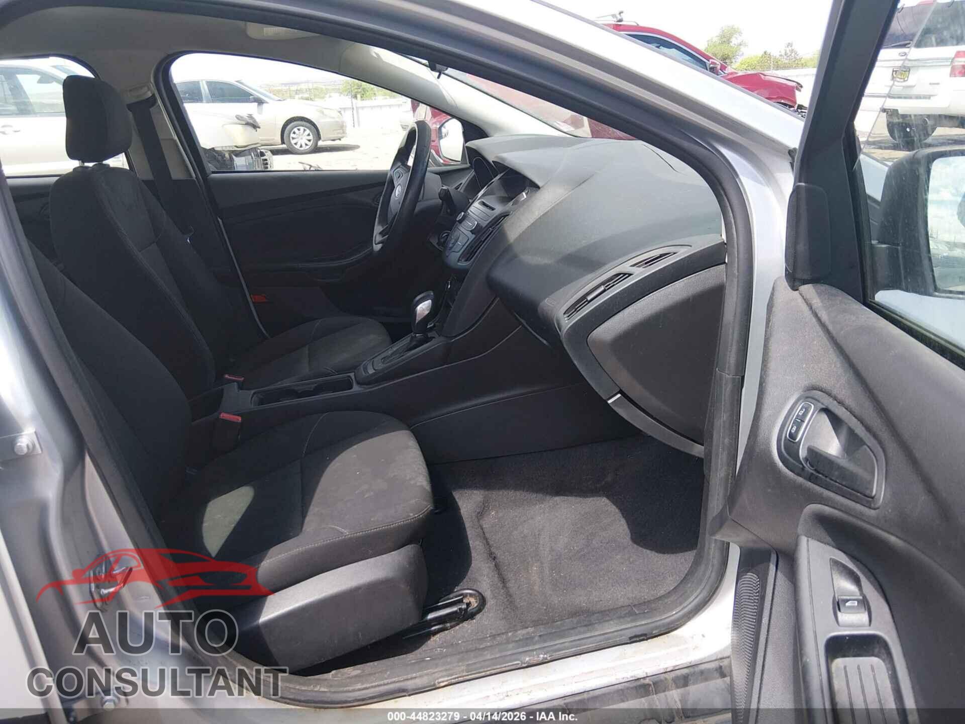 FORD FOCUS 2015 - 1FADP3E21FL220396