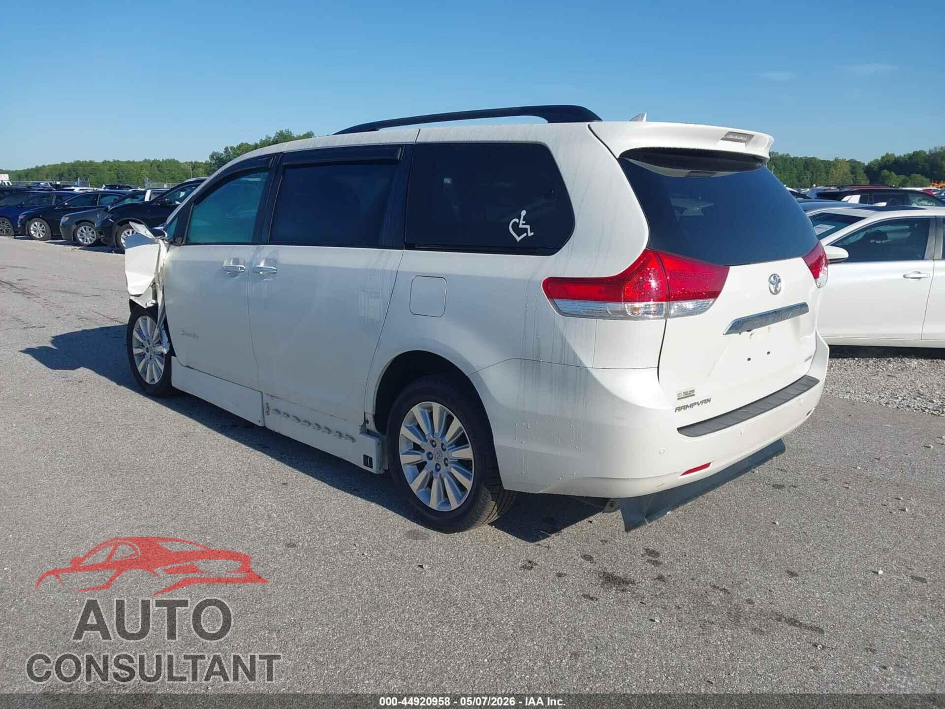TOYOTA SIENNA 2011 - 5TDYK3DC0BS020770