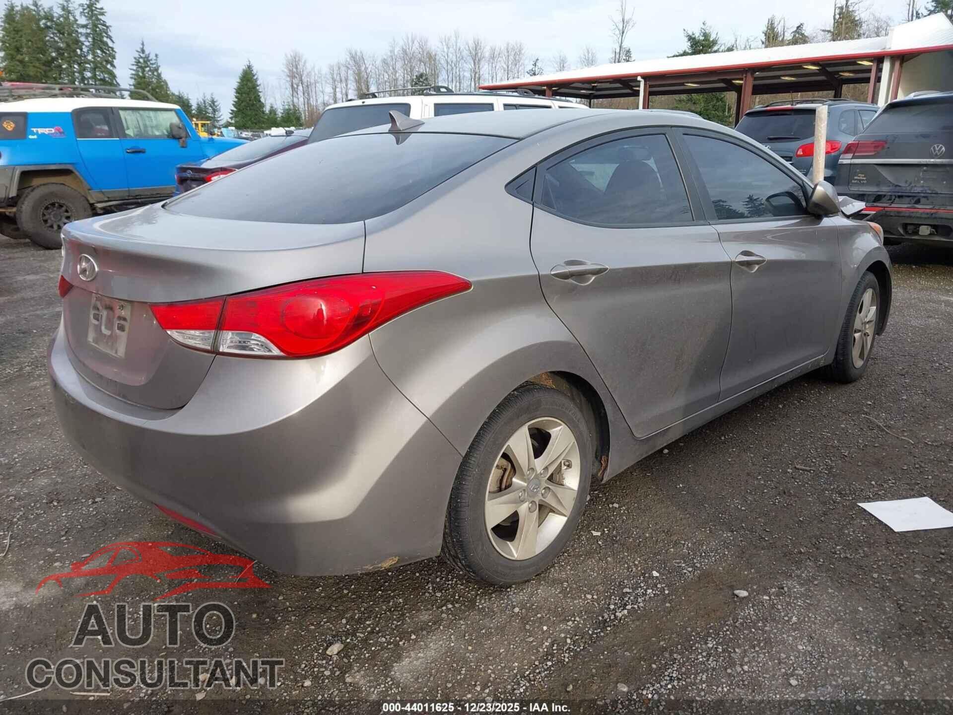 HYUNDAI ELANTRA 2012 - 5NPDH4AE1CH082968