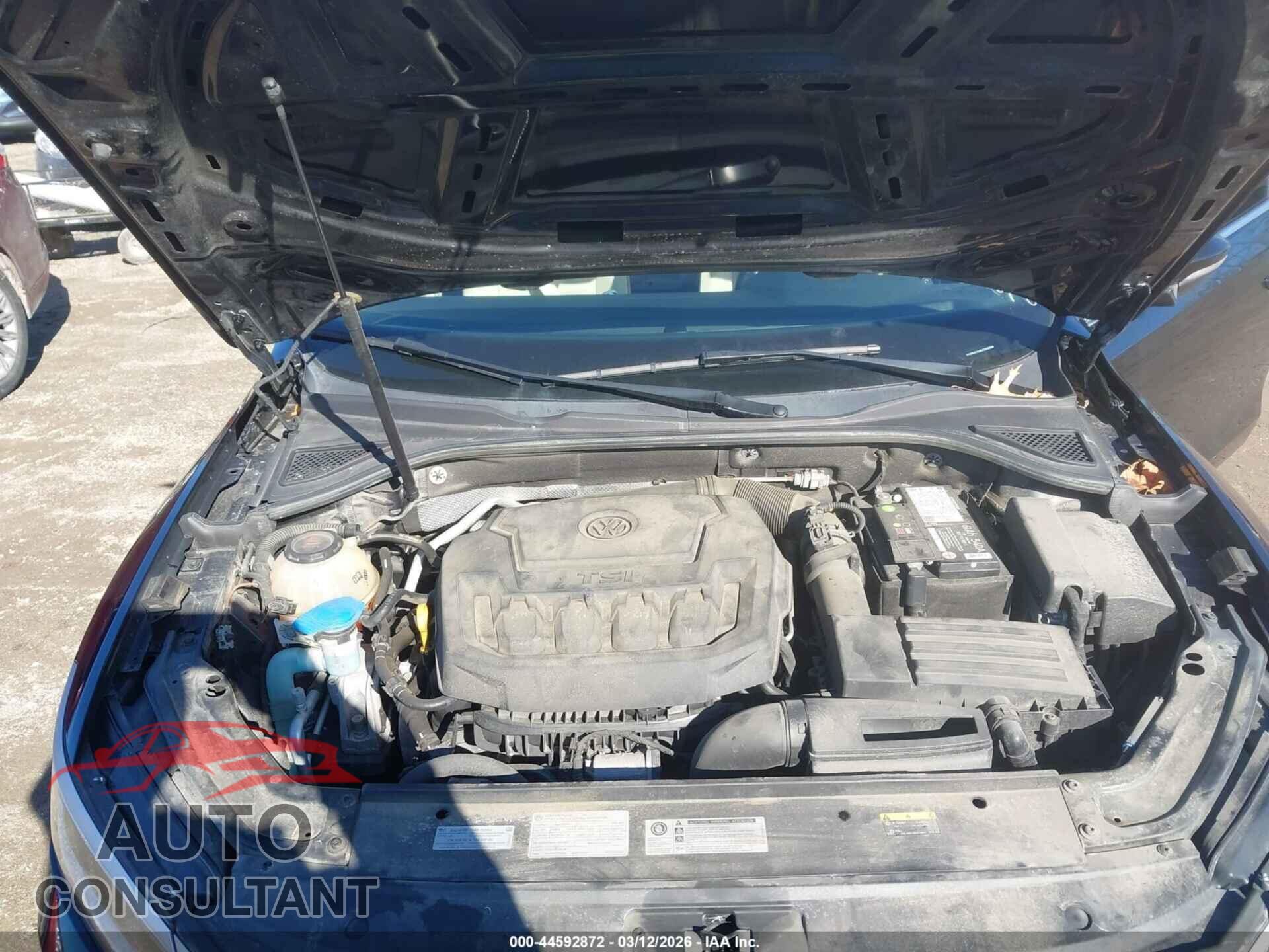 VOLKSWAGEN PASSAT 2018 - 1VWBA7A35JC045536