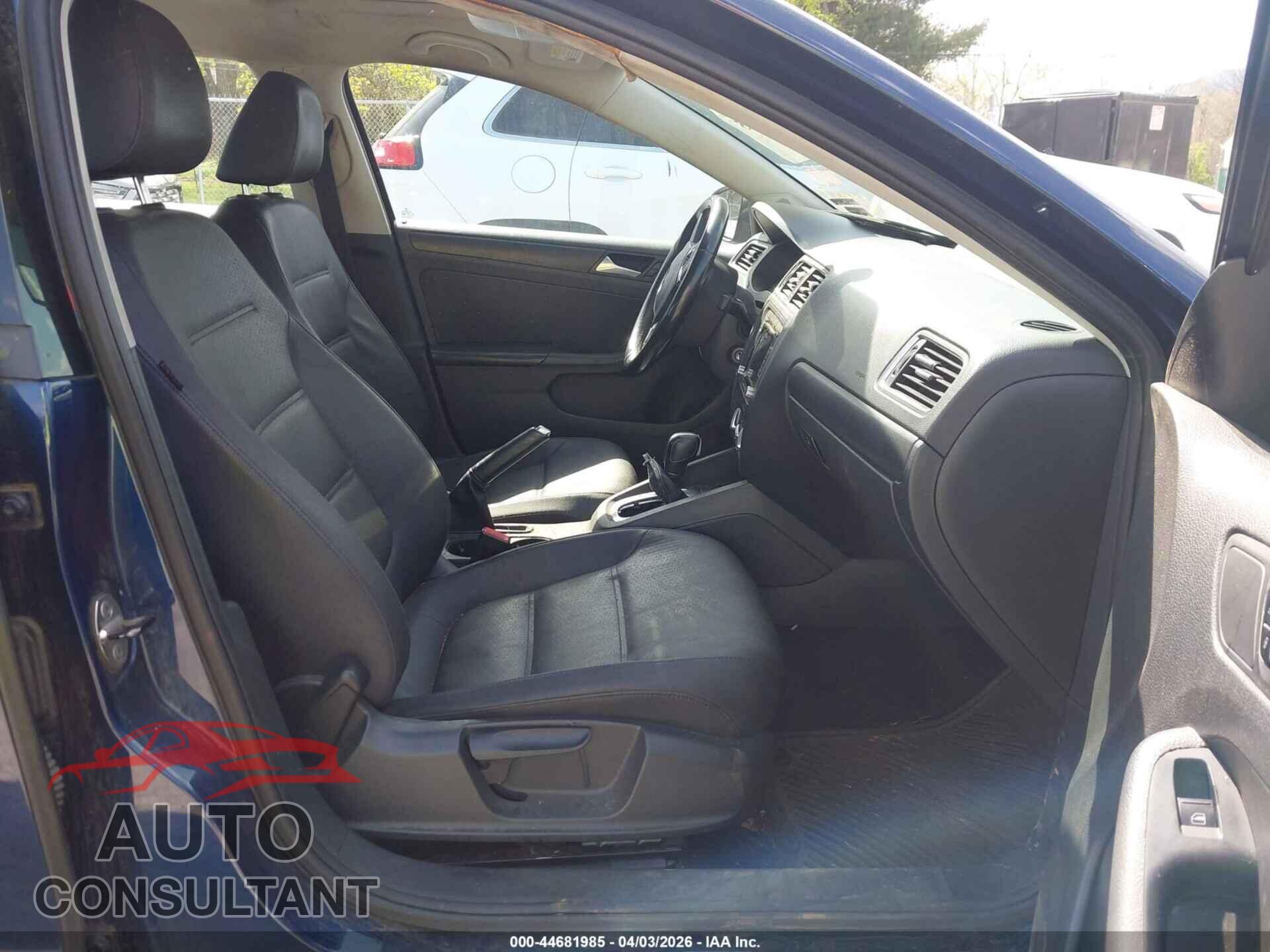 VOLKSWAGEN JETTA 2012 - 3VWDX7AJ1CM452129