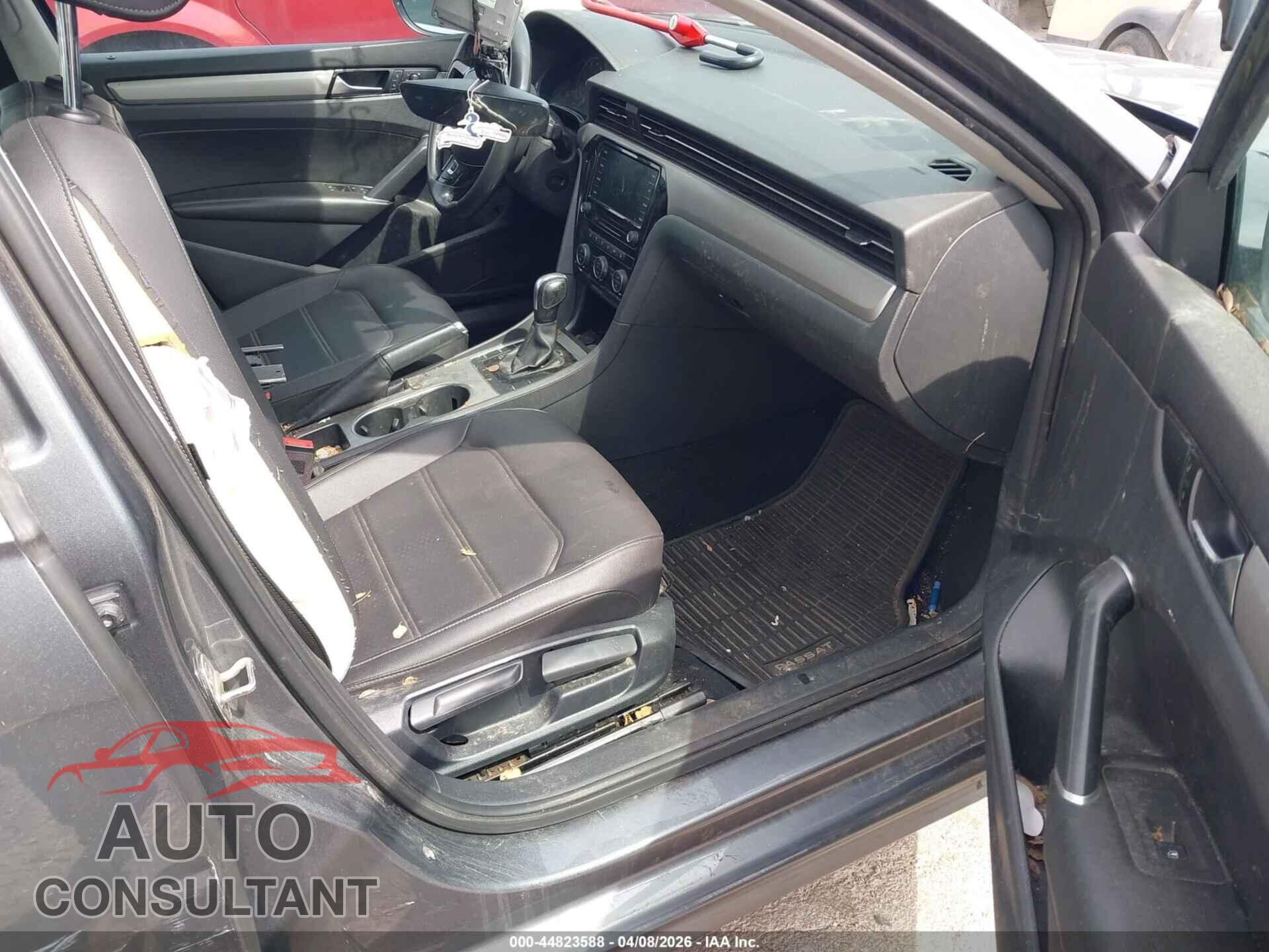VOLKSWAGEN PASSAT 2021 - 1VWSA7A34MC017411