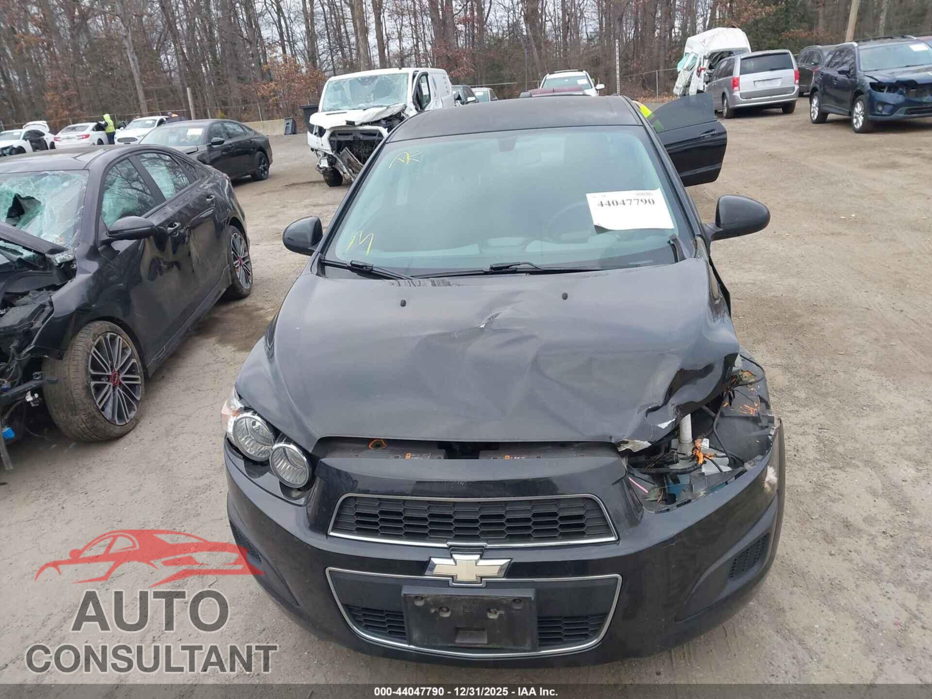 CHEVROLET SONIC 2015 - 1G1JC5SH3F4163473