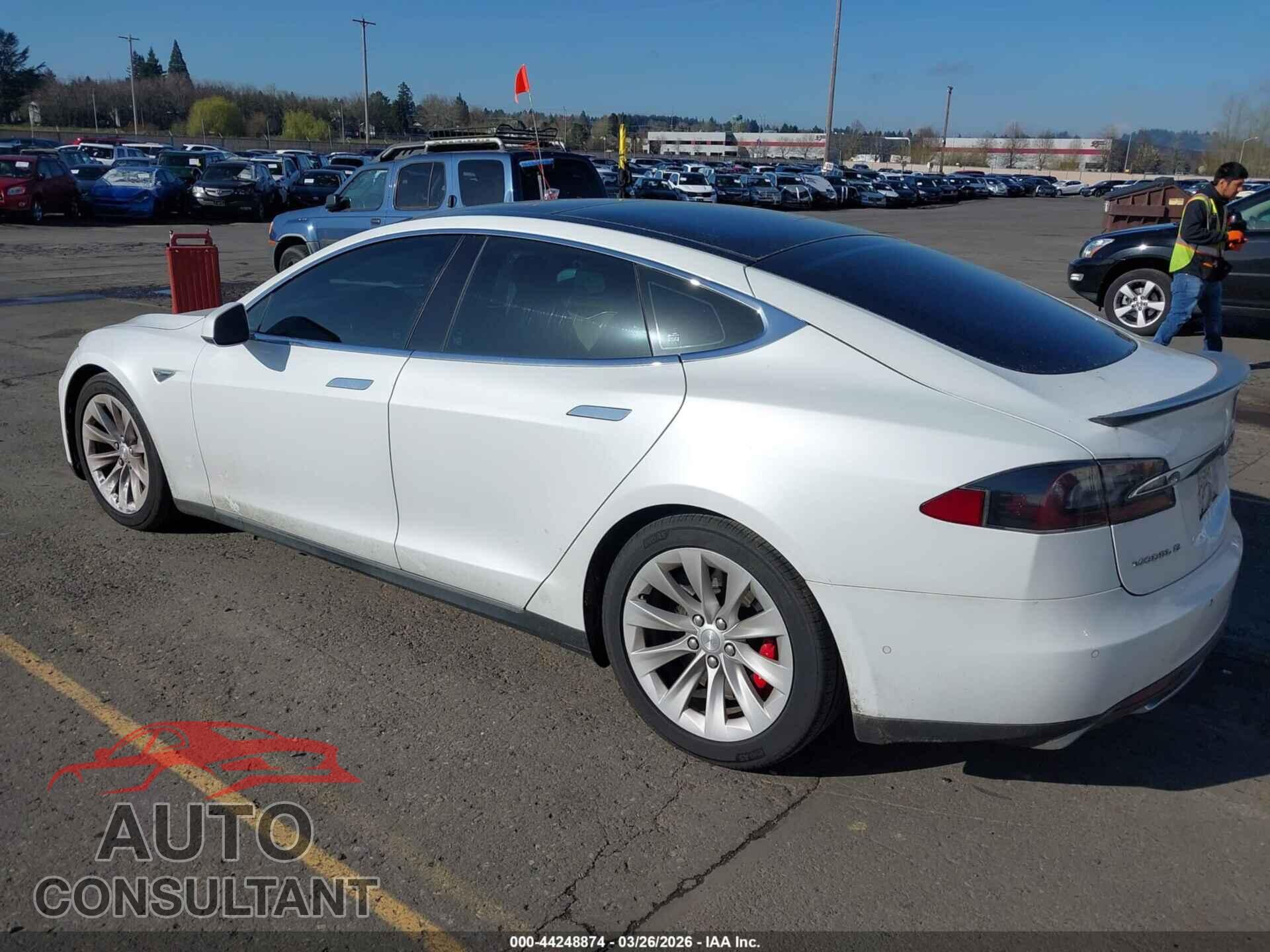 TESLA MODEL S 2015 - 5YJSA1H46FF093992