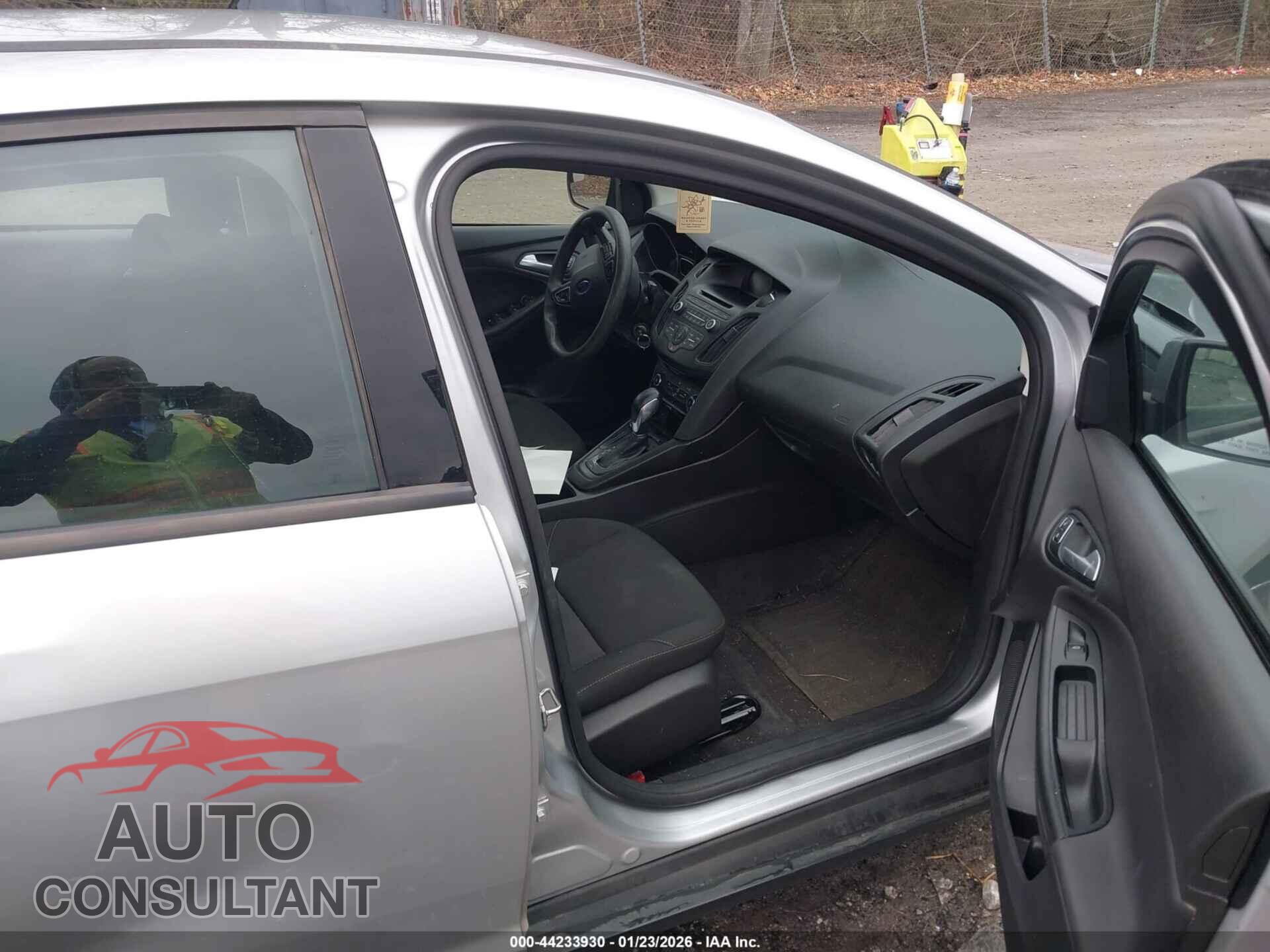 FORD FOCUS 2017 - 1FADP3F29HL336298