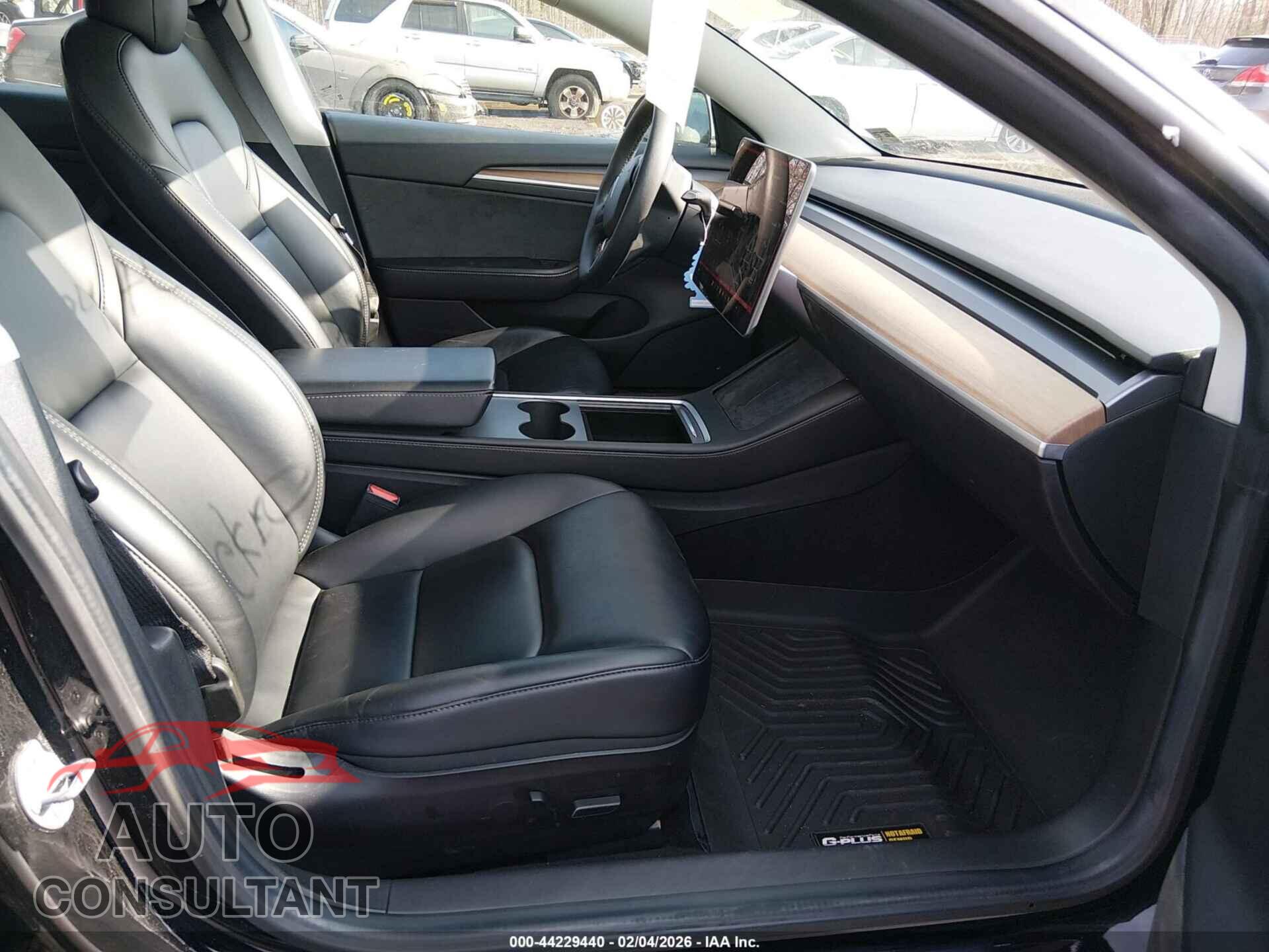 TESLA MODEL 3 2021 - 5YJ3E1EA4MF070324