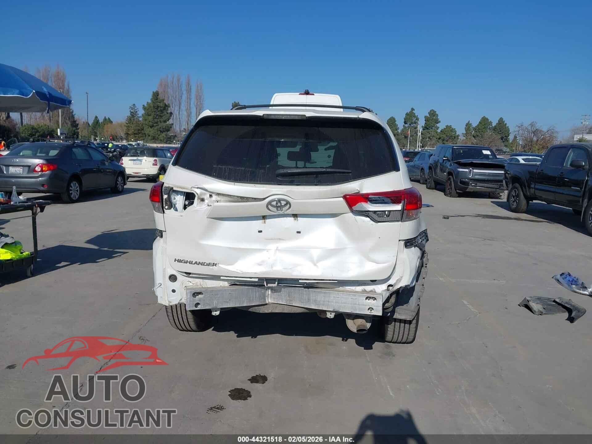 TOYOTA HIGHLANDER 2018 - 5TDZZRFH3JS266044