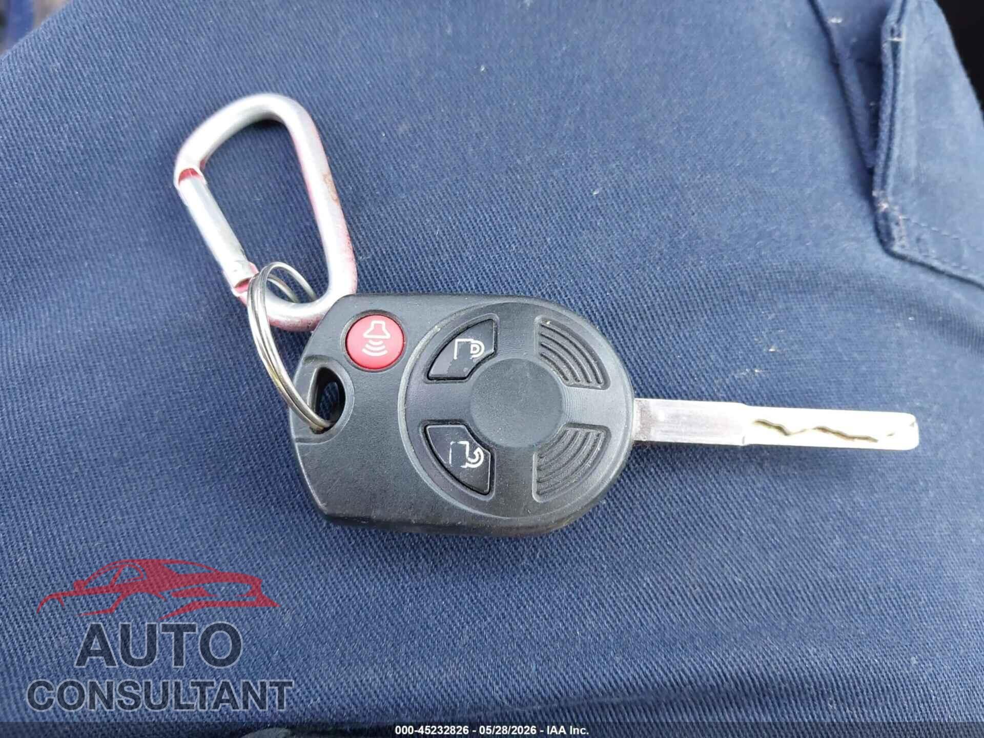 FORD ESCAPE 2017 - 1FMCU0F70HUB76908