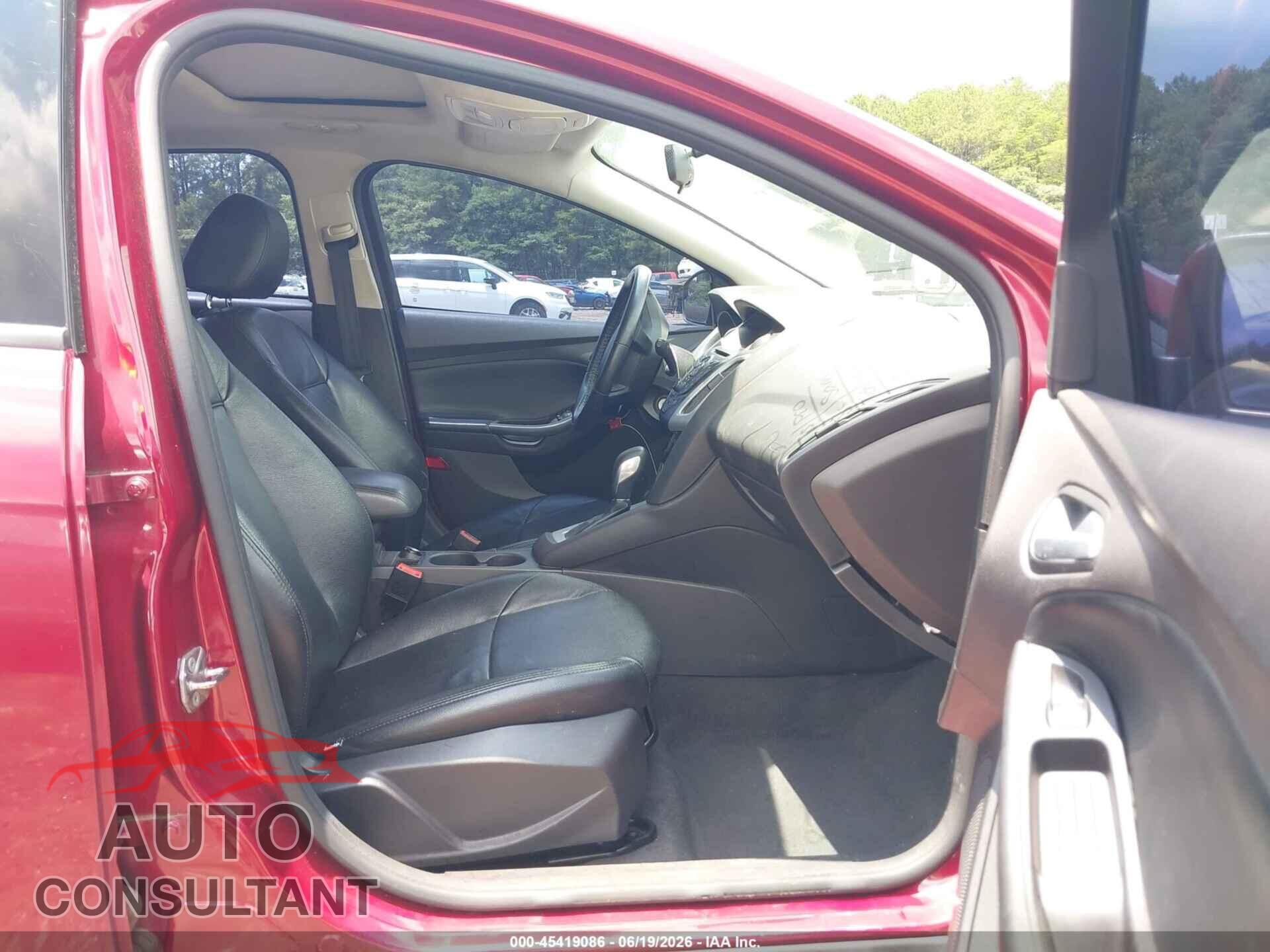 FORD FOCUS 2014 - 1FADP3K23EL425317