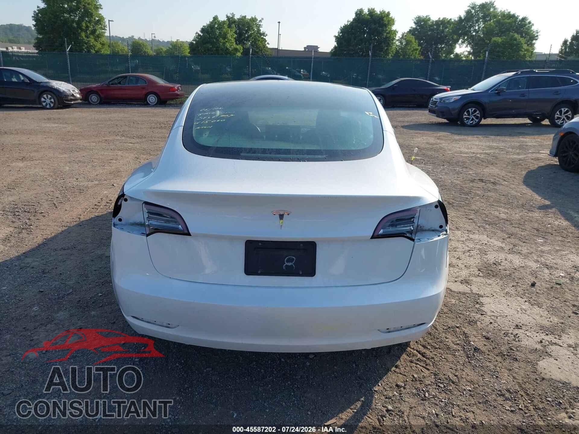 TESLA MODEL 3 2023 - 5YJ3E1EAXPF403940