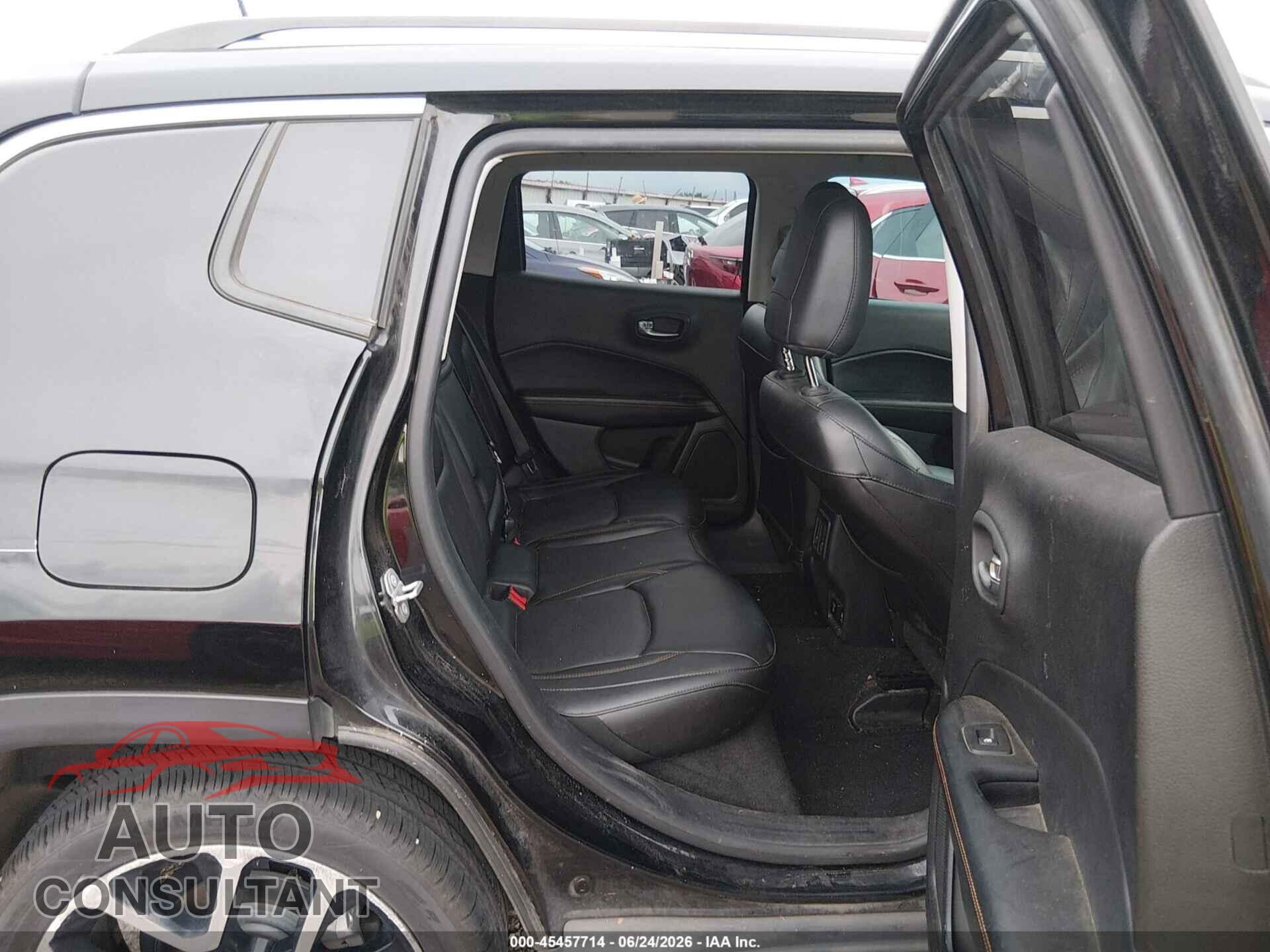 JEEP COMPASS 2018 - 3C4NJCCB4JT195008