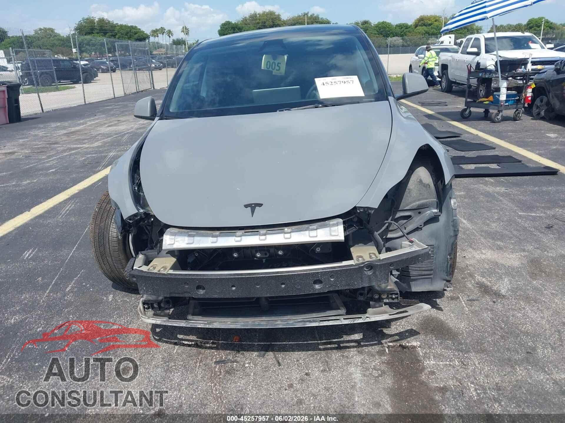 TESLA MODEL Y 2024 - 7SAYGDED5RF087509