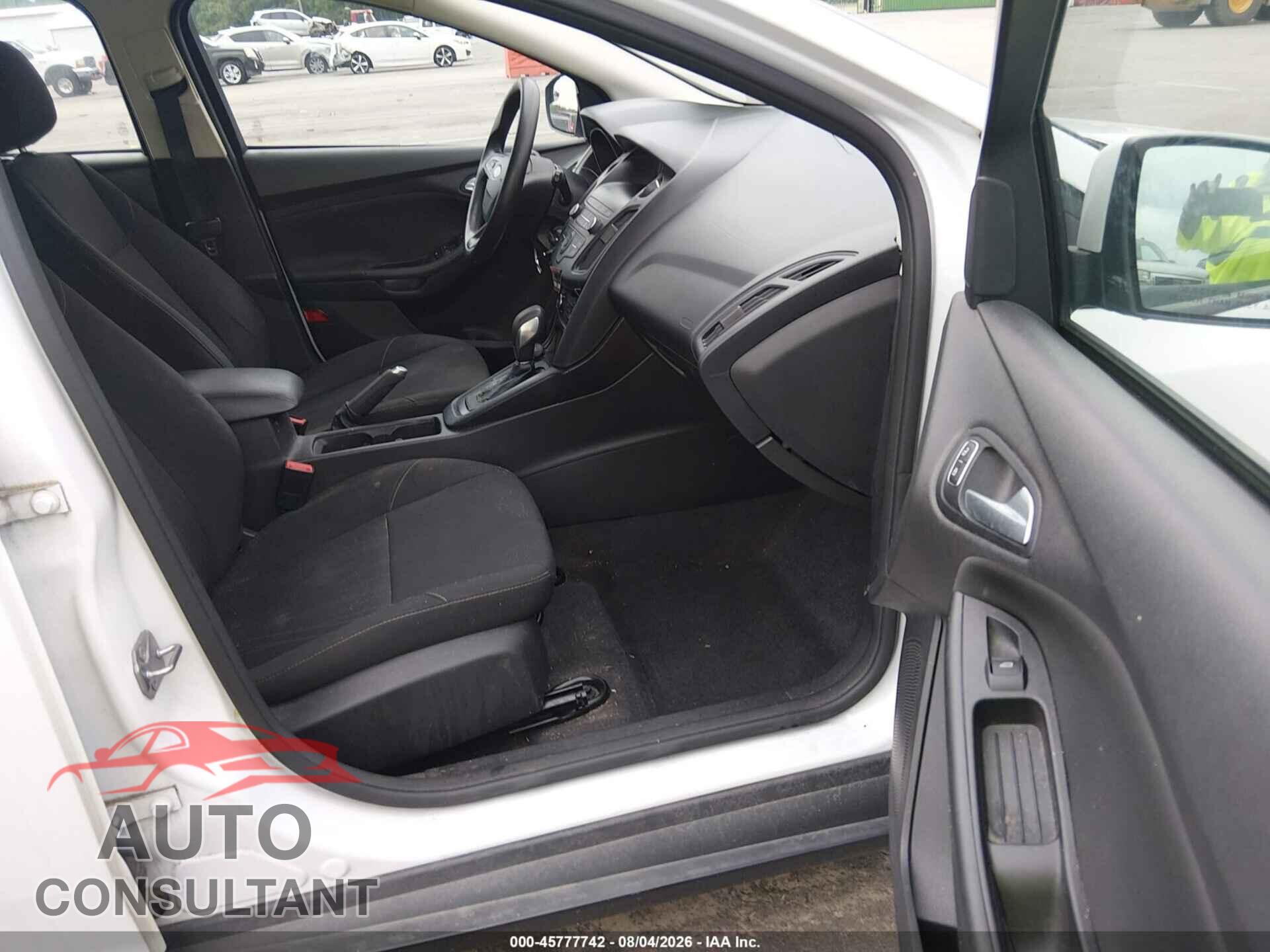 FORD FOCUS 2018 - 1FADP3K26JL300449